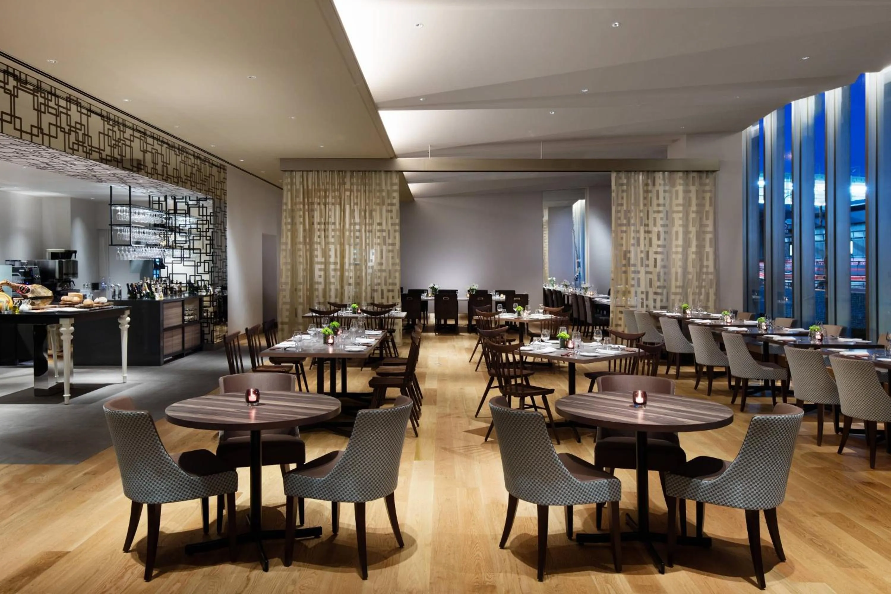 Lounge or bar in Courtyard by Marriott Shin-Osaka Station