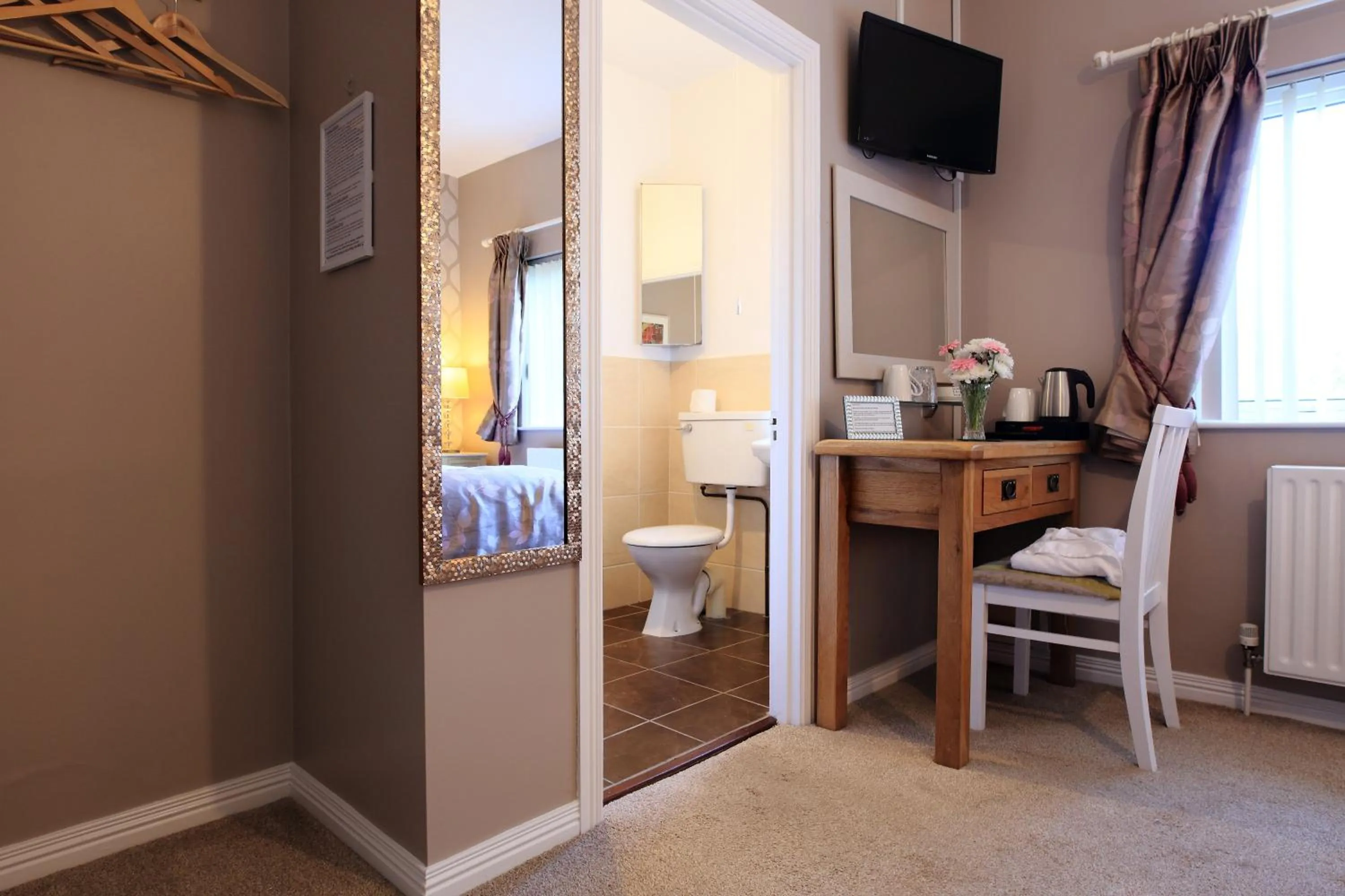 TV and multimedia, Bed in Elagh View Bed & Breakfast