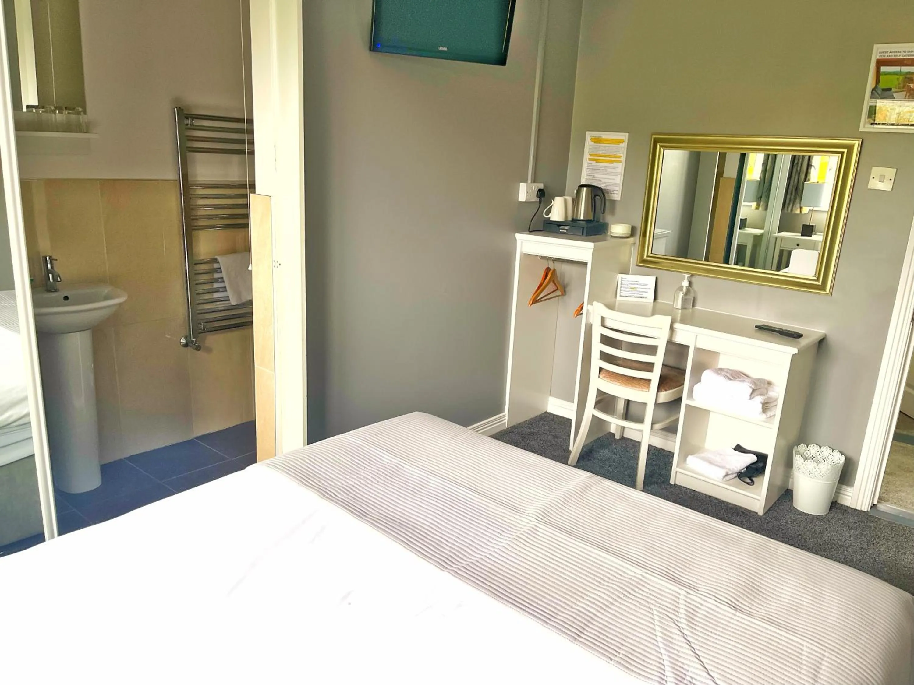 Bed in Elagh View Bed & Breakfast