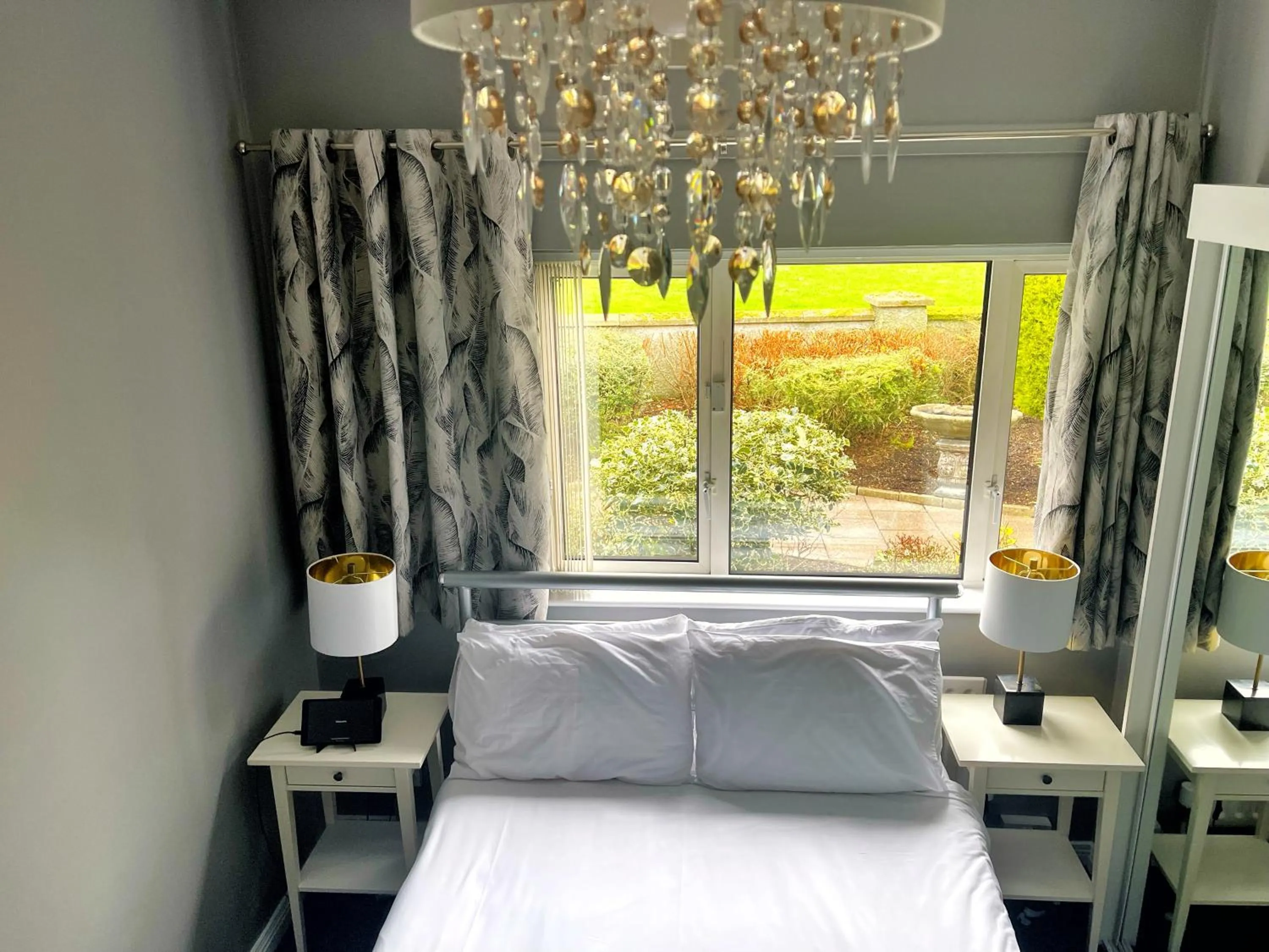 Bed in Elagh View Bed & Breakfast