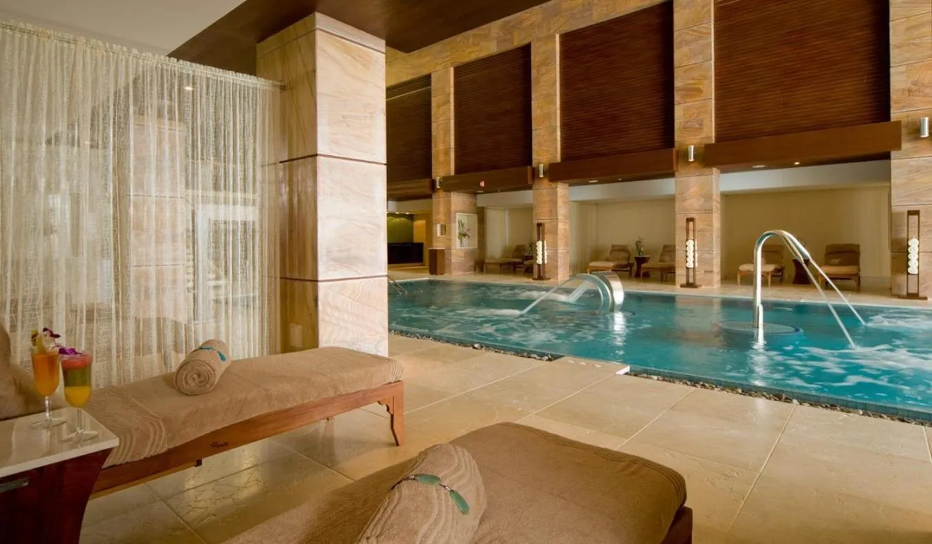 Swimming pool in Grand Fiesta Americana Coral Beach Cancun - All Inclusive