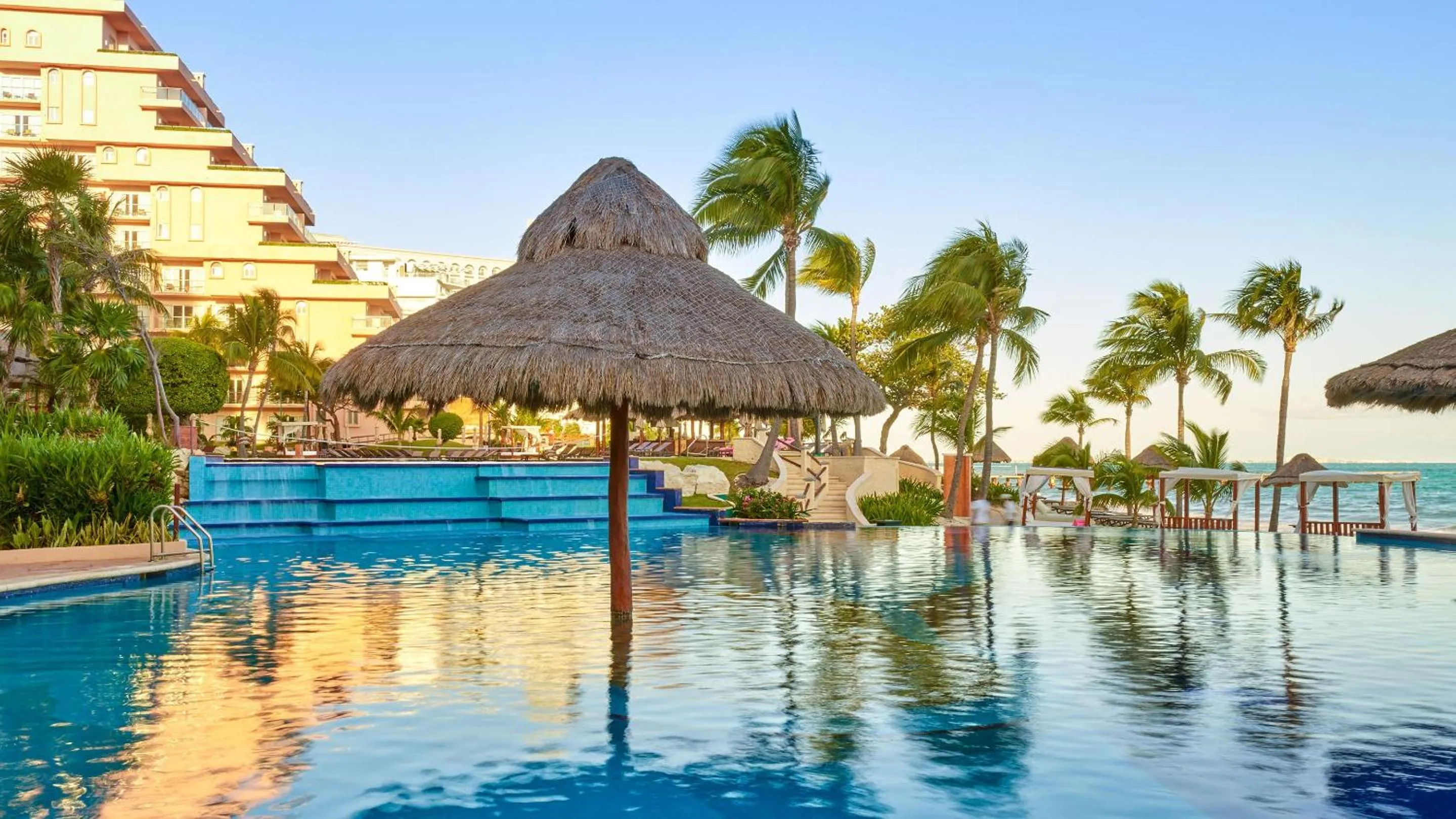 Swimming pool in Grand Fiesta Americana Coral Beach Cancun - All Inclusive