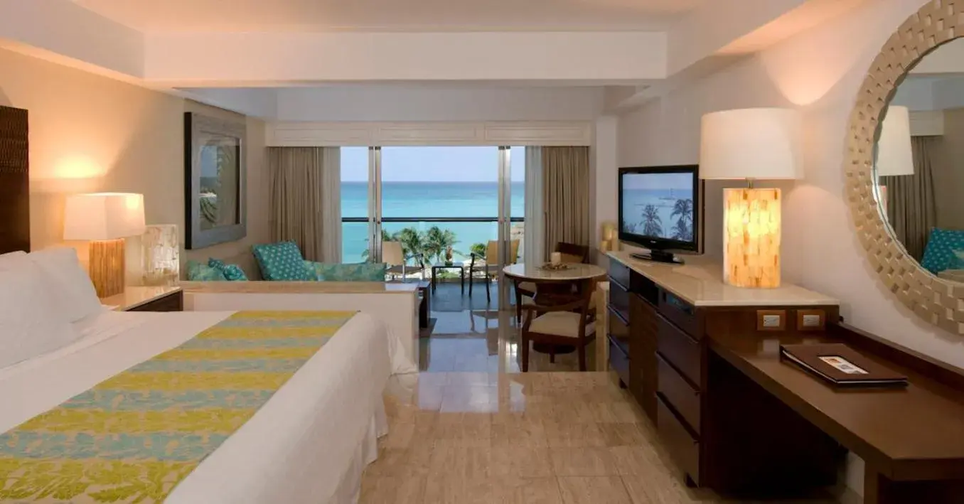 Photo of the whole room, Bed in Grand Fiesta Americana Coral Beach Cancun - All Inclusive Photo of the whole room, Bed in Grand Fiesta Americana Coral Beach Cancun - All Inclusive