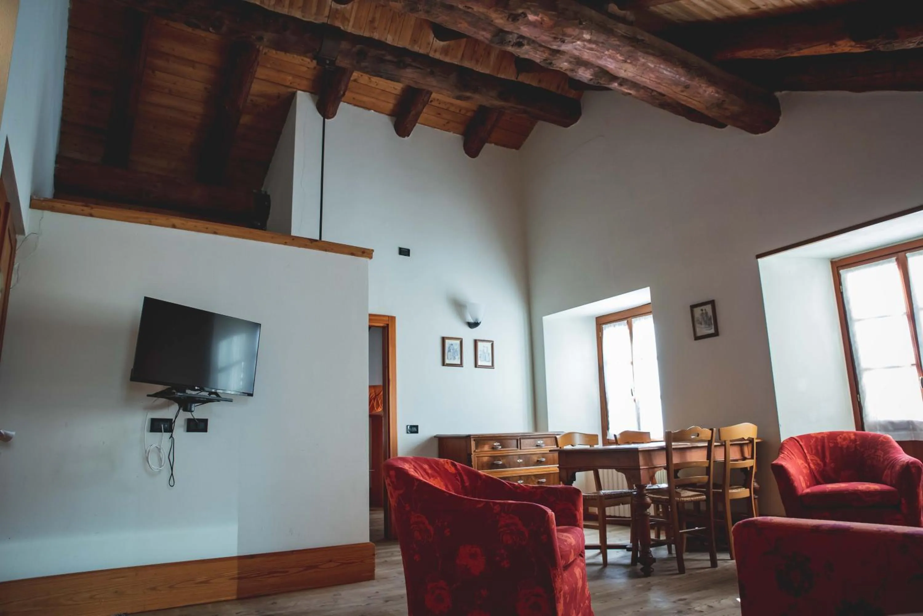 TV and multimedia in Hotel La Villa della Regina