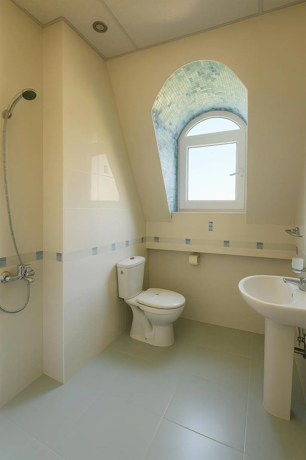 Shower in Hotel Avis