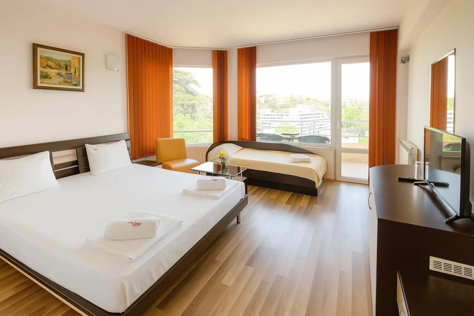 View (from property/room), Bed in Hotel Avis