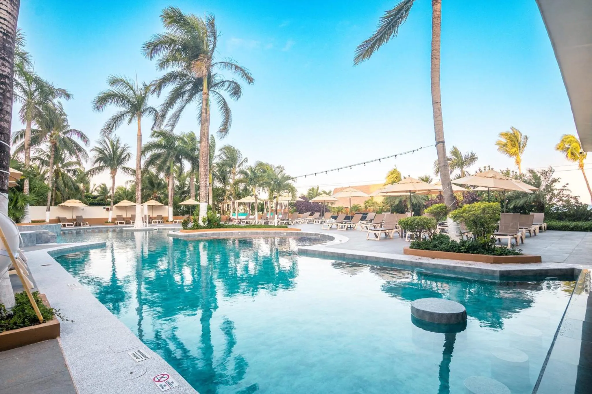 Swimming pool in Fiesta Americana Cozumel All Inclusive