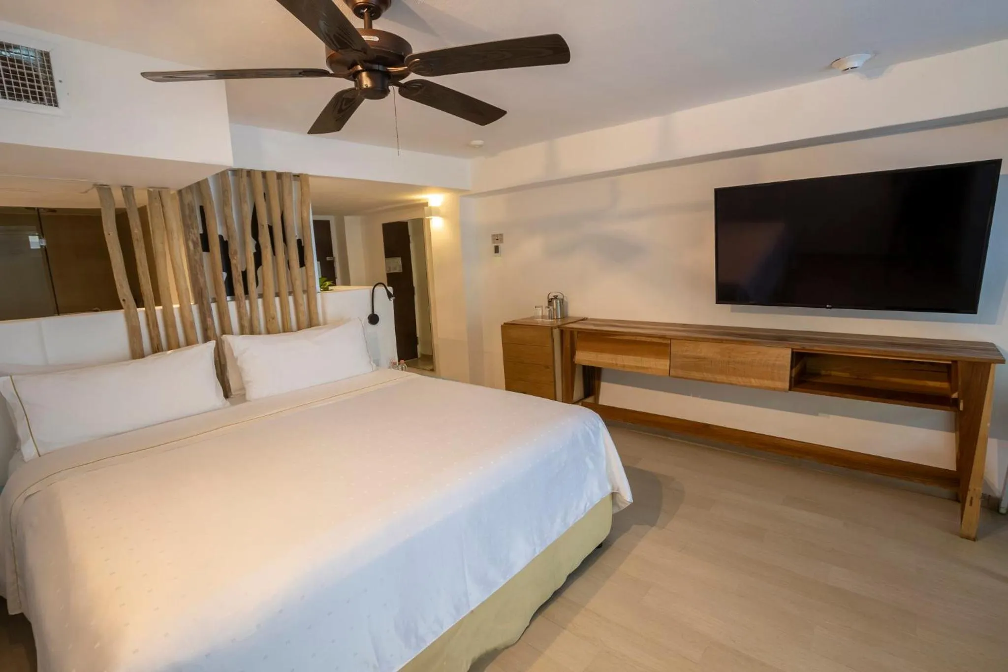 Photo of the whole room, Bed in Fiesta Americana Cozumel All Inclusive
