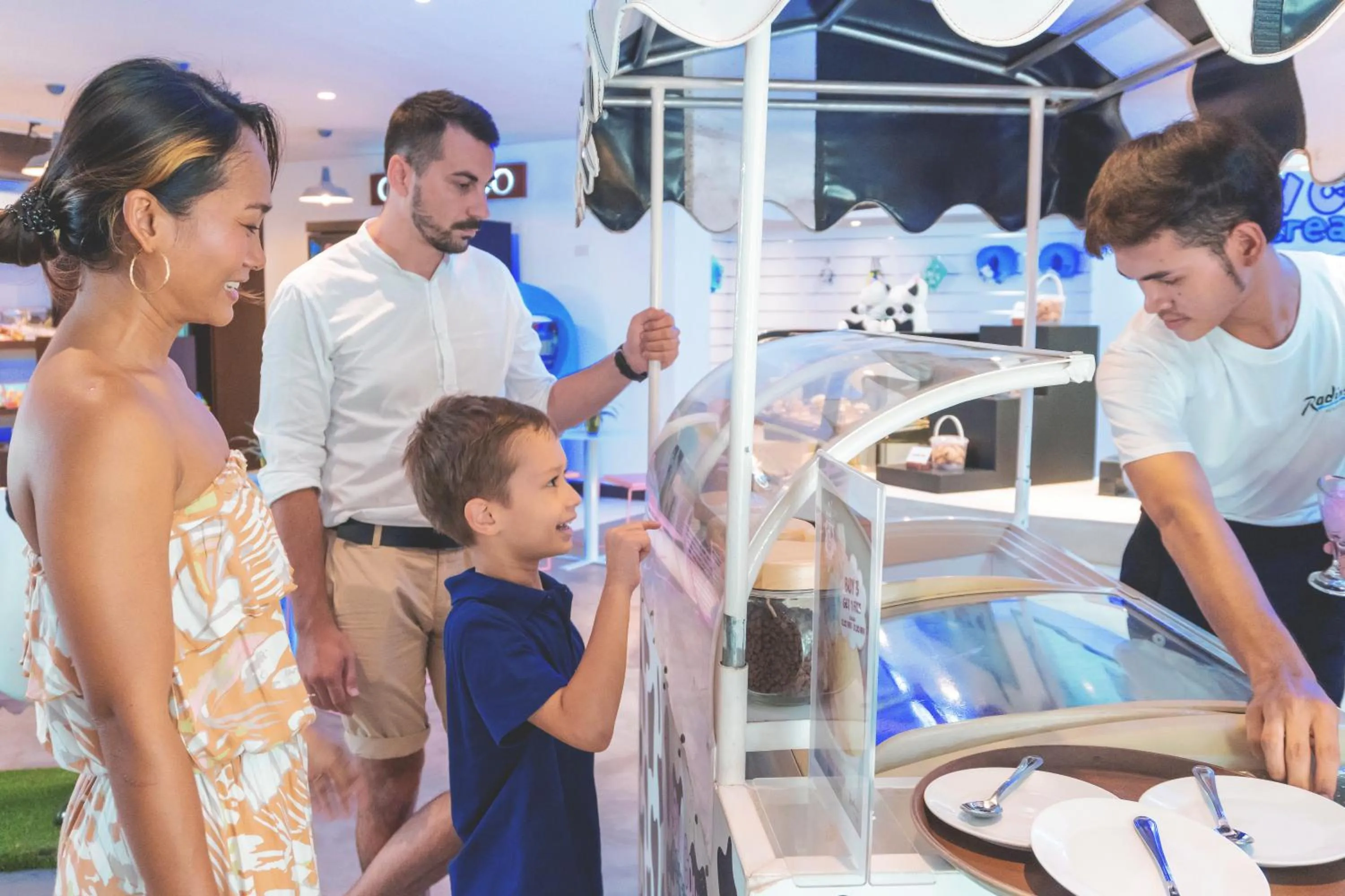 Restaurant/places to eat in Radisson Resort and Suites Phuket