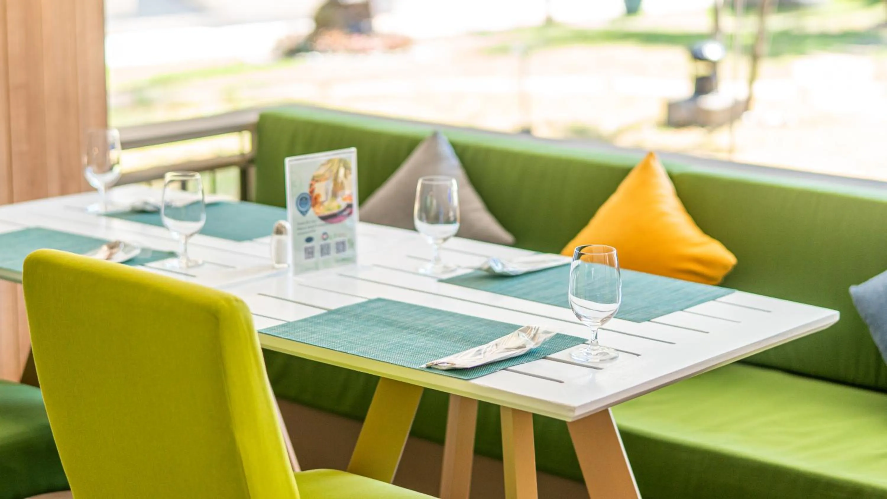 Restaurant/places to eat in Radisson Resort and Suites Phuket