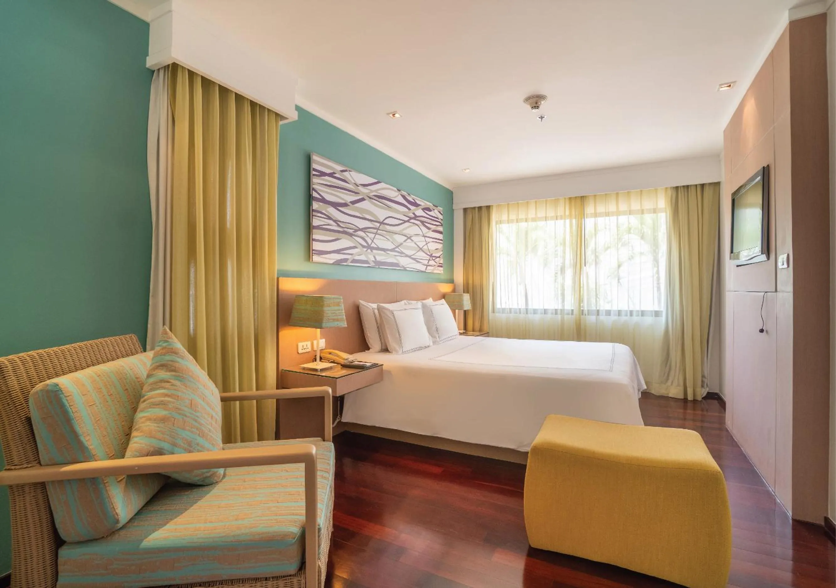 Bedroom, Bed in Radisson Resort and Suites Phuket