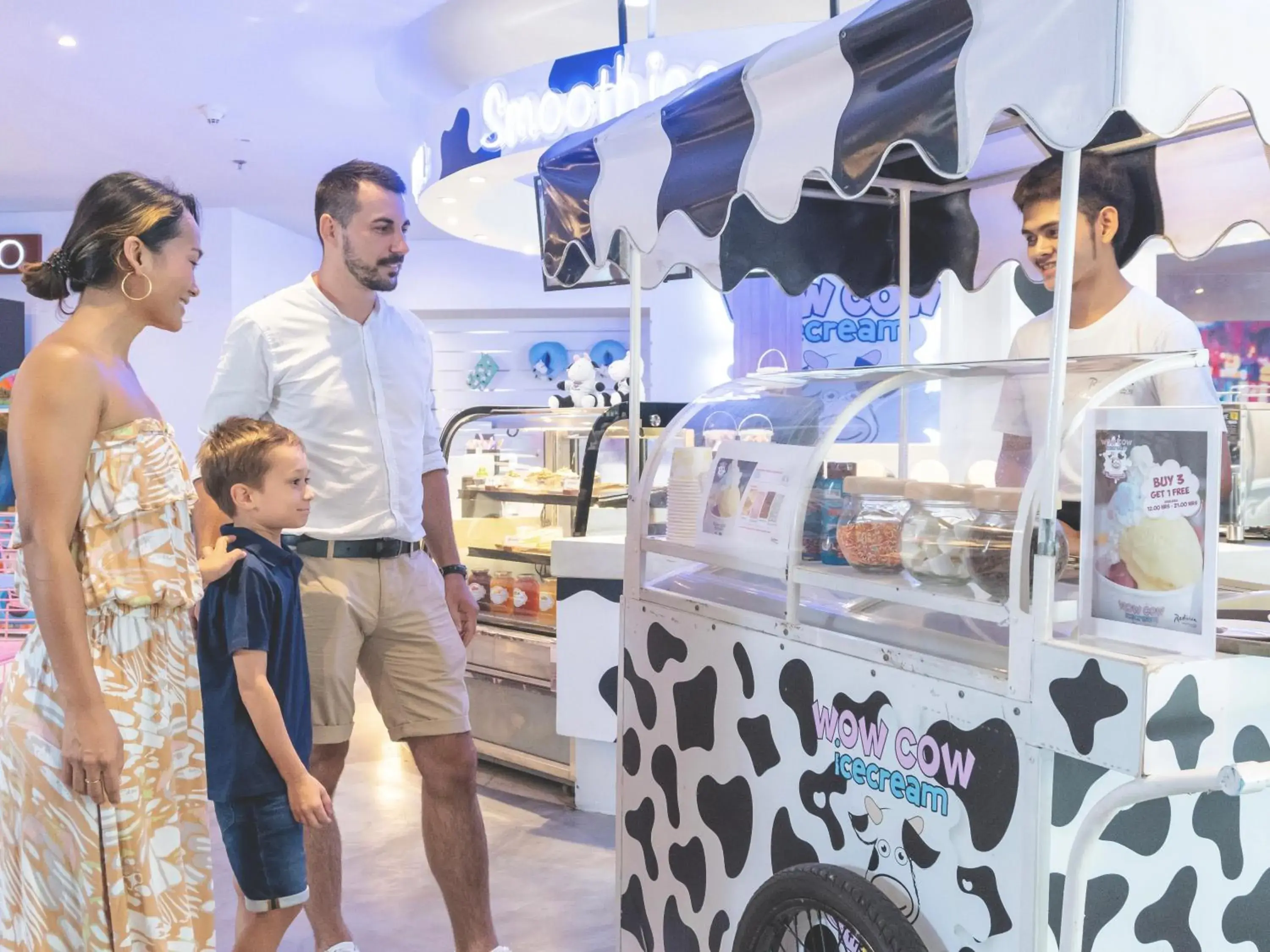 Restaurant/places to eat in Radisson Resort and Suites Phuket Restaurant/places to eat in Radisson Resort and Suites Phuket