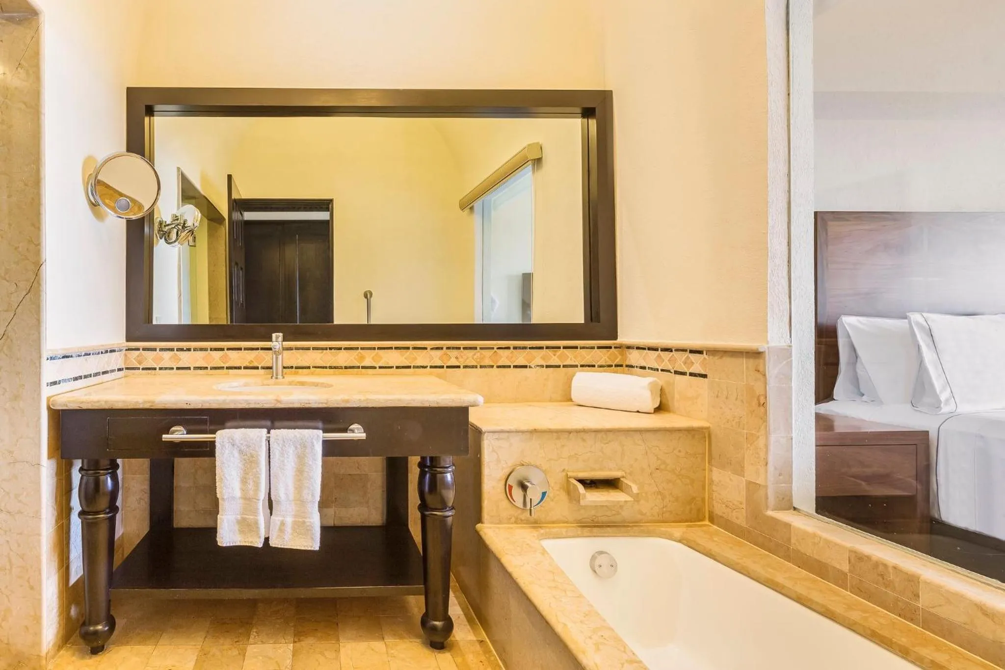 Bathroom, Bed in Grand Fiesta Americana Los Cabos All Inclusive Golf & Spa