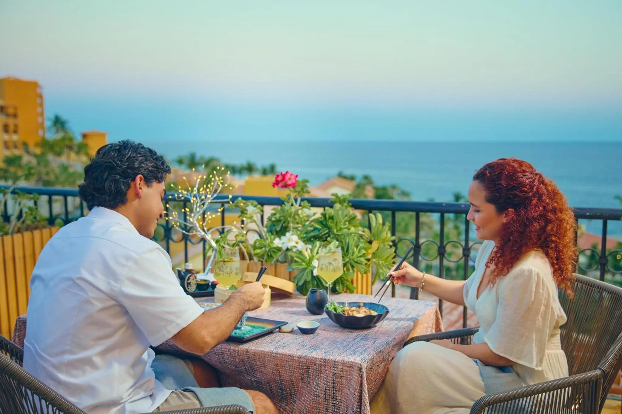 Lounge or bar in Grand Fiesta Americana Los Cabos All Inclusive Golf & Spa