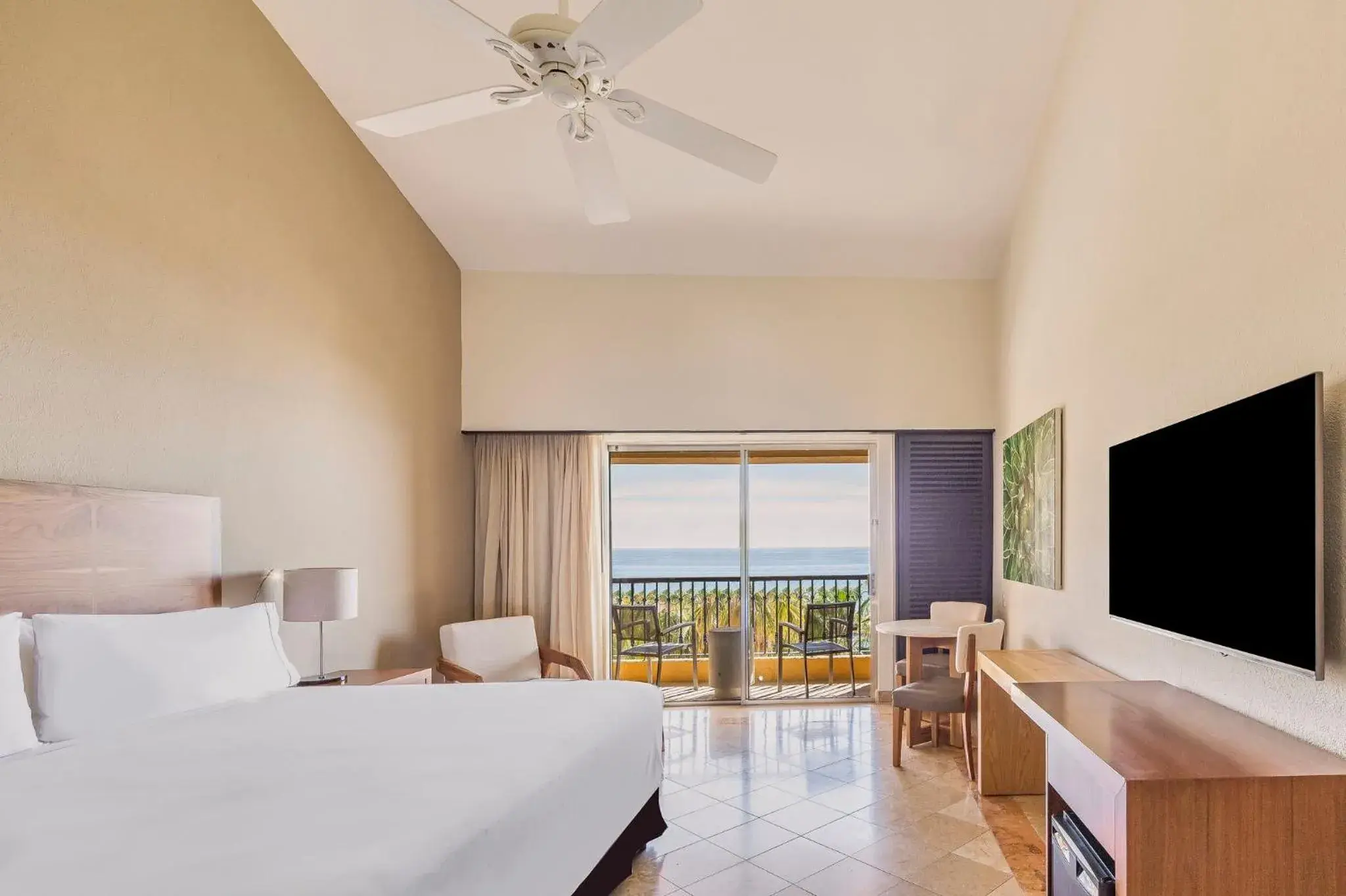 Property building, Bed in Grand Fiesta Americana Los Cabos All Inclusive Golf & Spa Property building, Bed in Grand Fiesta Americana Los Cabos All Inclusive Golf & Spa