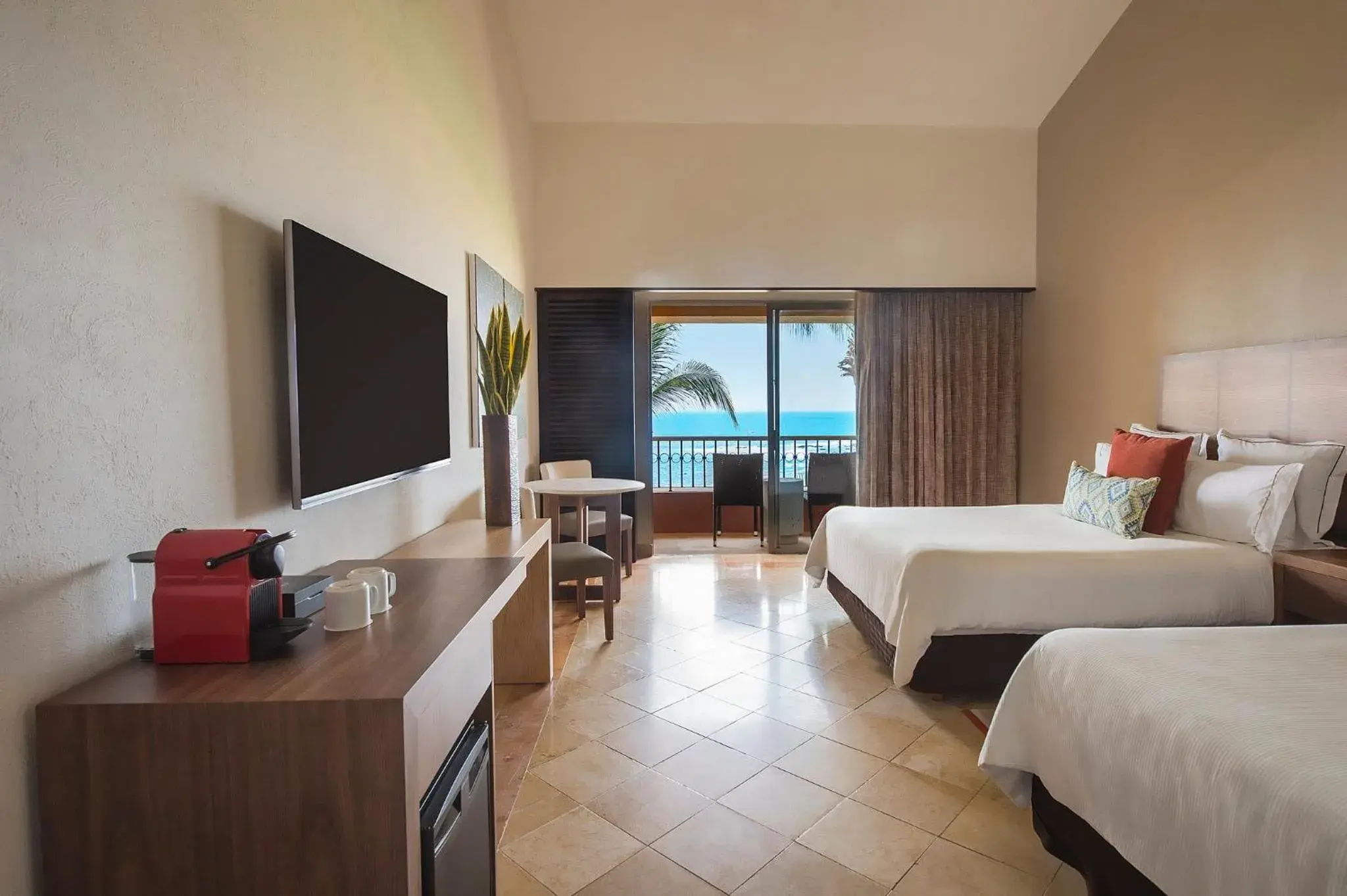 Photo of the whole room, Bed in Grand Fiesta Americana Los Cabos All Inclusive Golf & Spa Photo of the whole room, Bed in Grand Fiesta Americana Los Cabos All Inclusive Golf & Spa