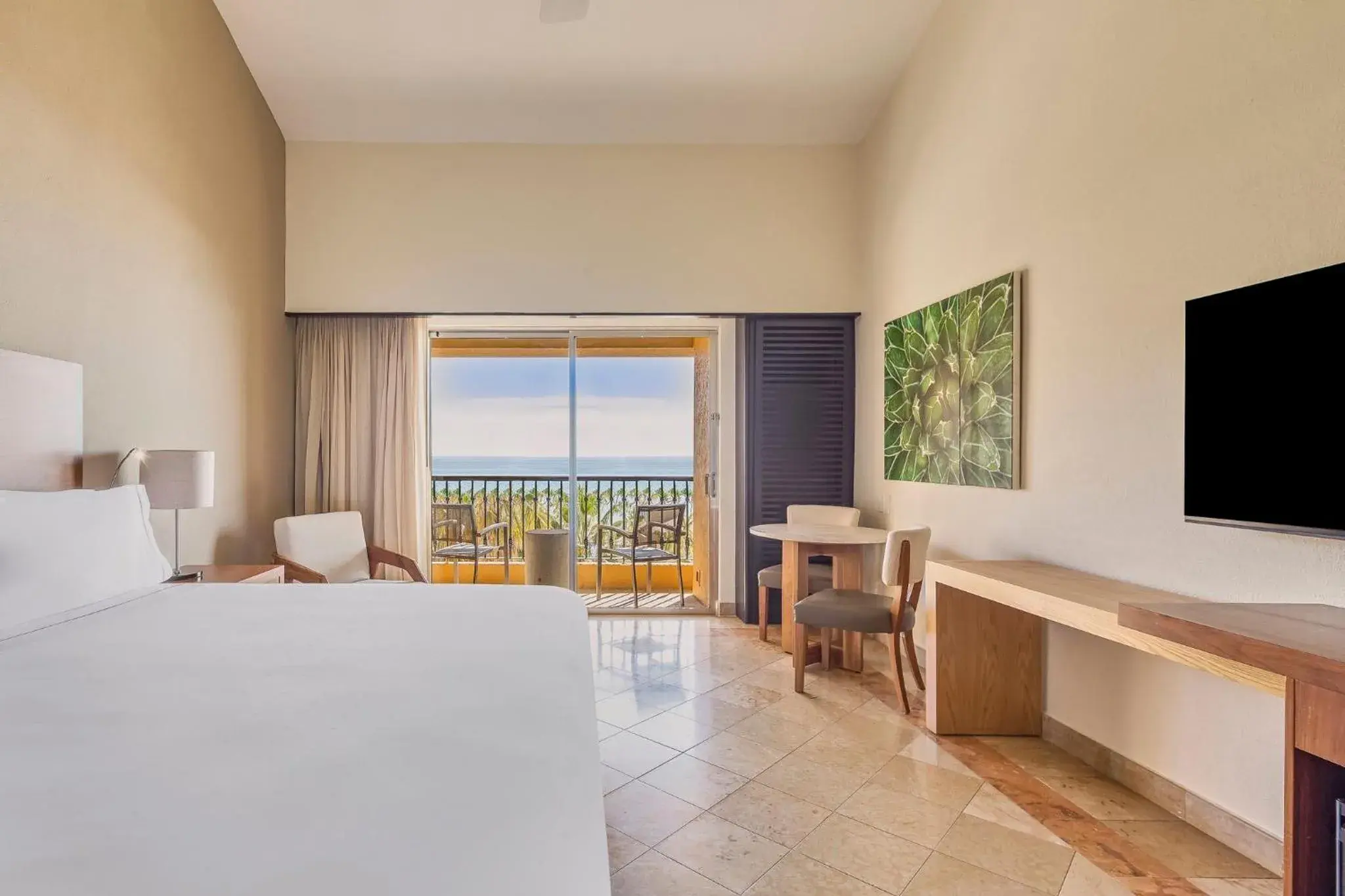Photo of the whole room, Bed in Grand Fiesta Americana Los Cabos All Inclusive Golf & Spa Photo of the whole room, Bed in Grand Fiesta Americana Los Cabos All Inclusive Golf & Spa