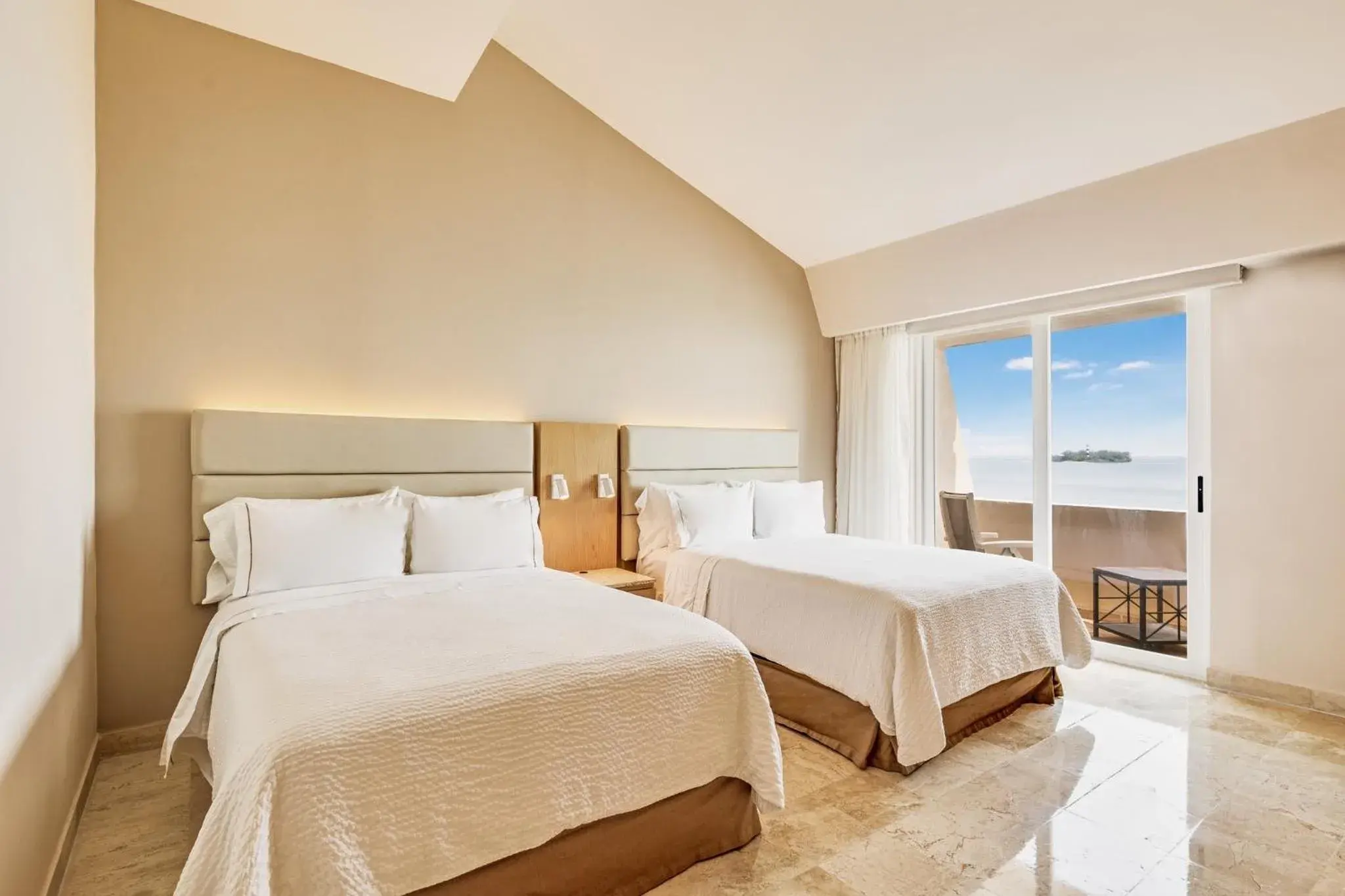 Photo of the whole room, Bed in Fiesta Inn Veracruz Boca Del Rio Photo of the whole room, Bed in Fiesta Inn Veracruz Boca Del Rio