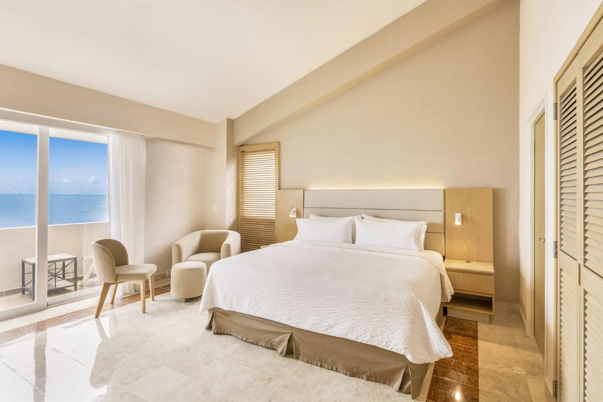 Bedroom, Bed in Fiesta Inn Veracruz Boca Del Rio