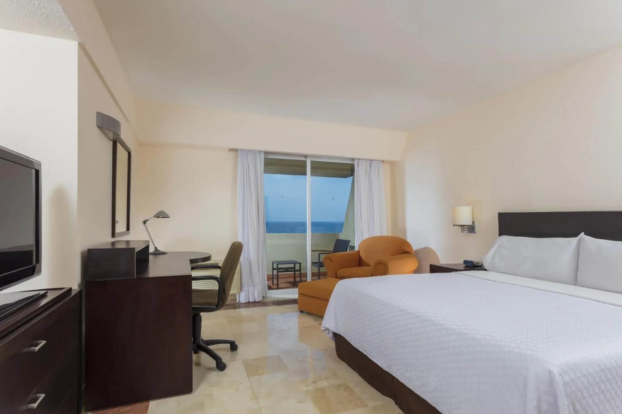 Photo of the whole room, Bed in Fiesta Inn Veracruz Boca Del Rio