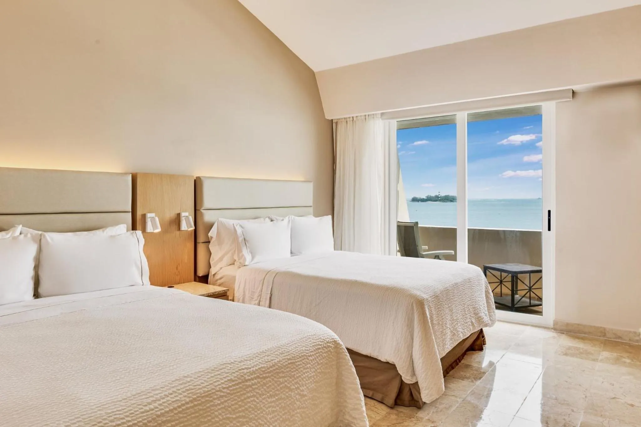 Bedroom, Bed in Fiesta Inn Veracruz Boca Del Rio