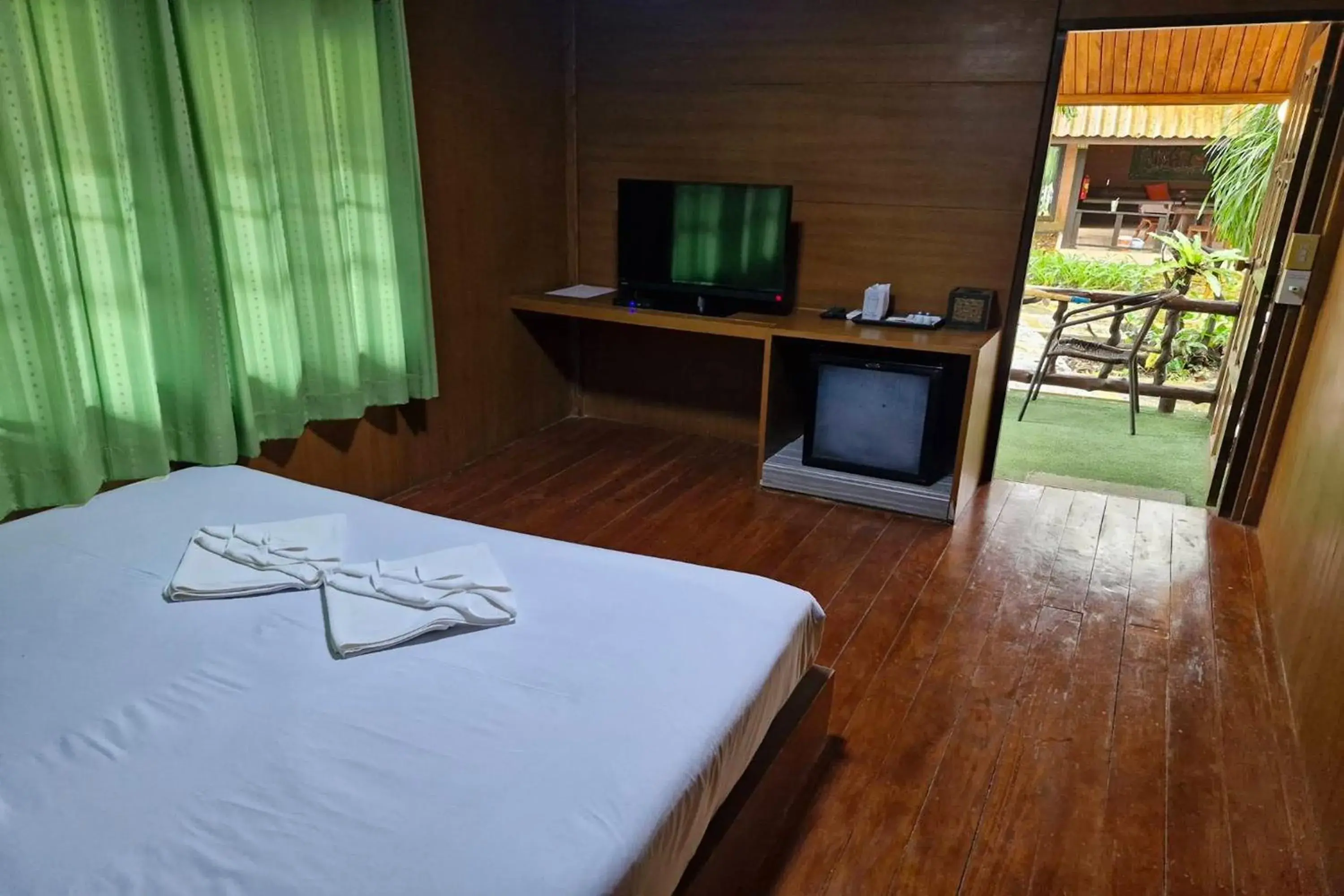 TV and multimedia, Bed in Tontarn Resort and Spa TV and multimedia, Bed in Tontarn Resort and Spa
