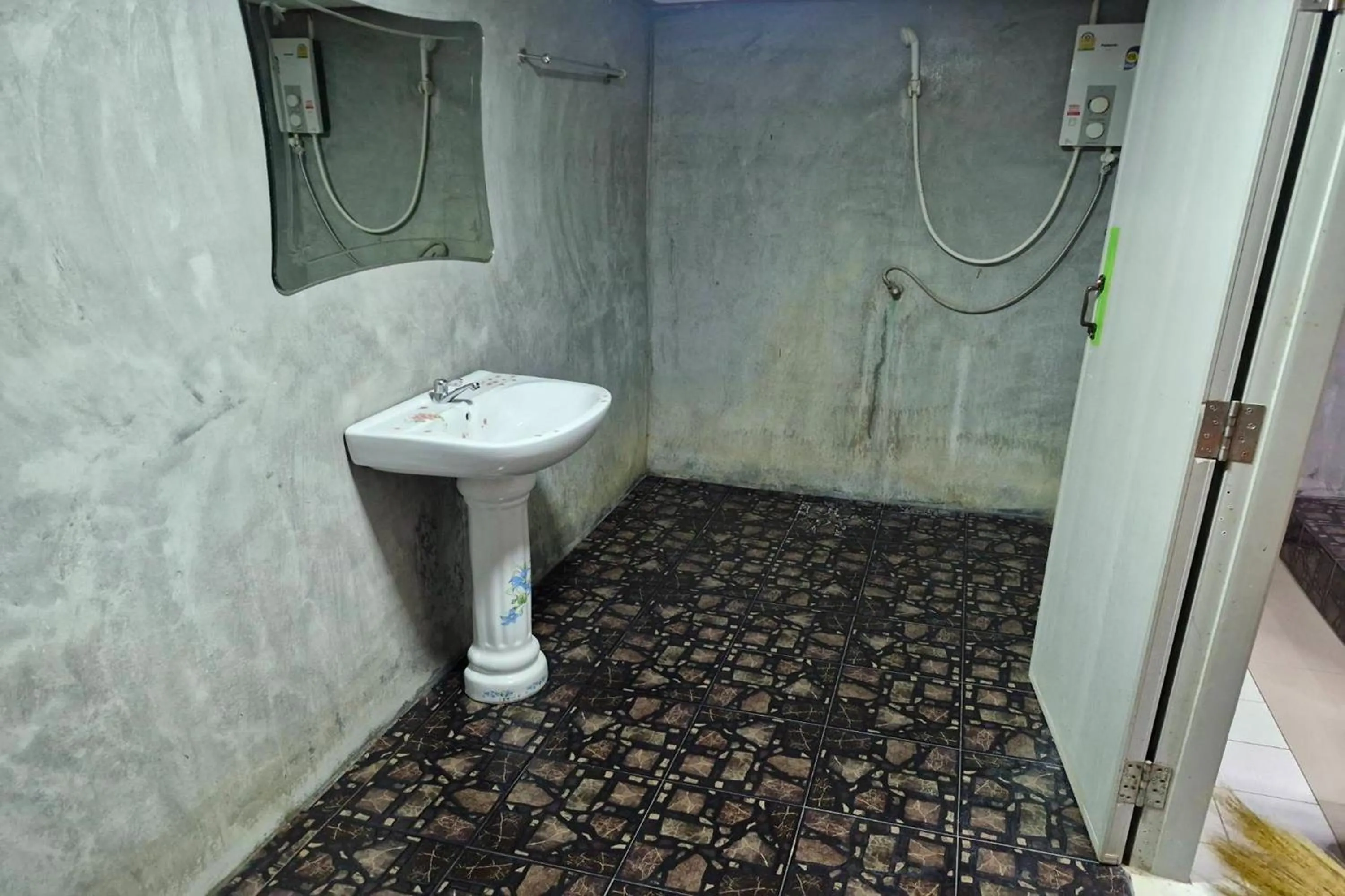 Shower in Tontarn Resort and Spa