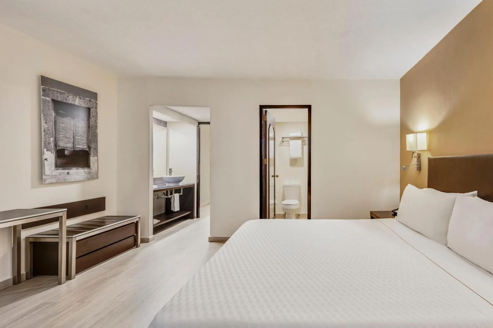 Bedroom, Bed in Fiesta Inn Guadalajara Expo