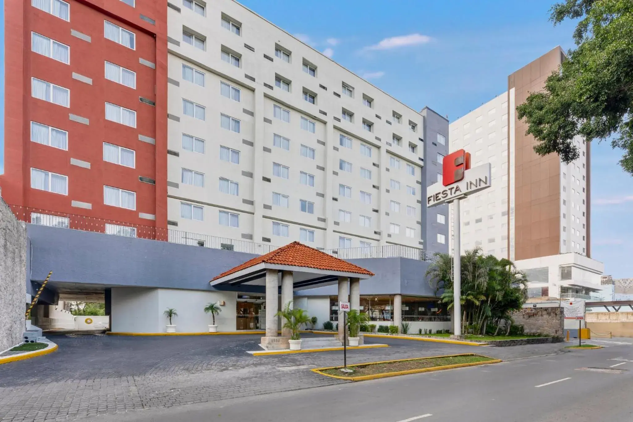 Property building in Fiesta Inn Guadalajara Expo Property building in Fiesta Inn Guadalajara Expo
