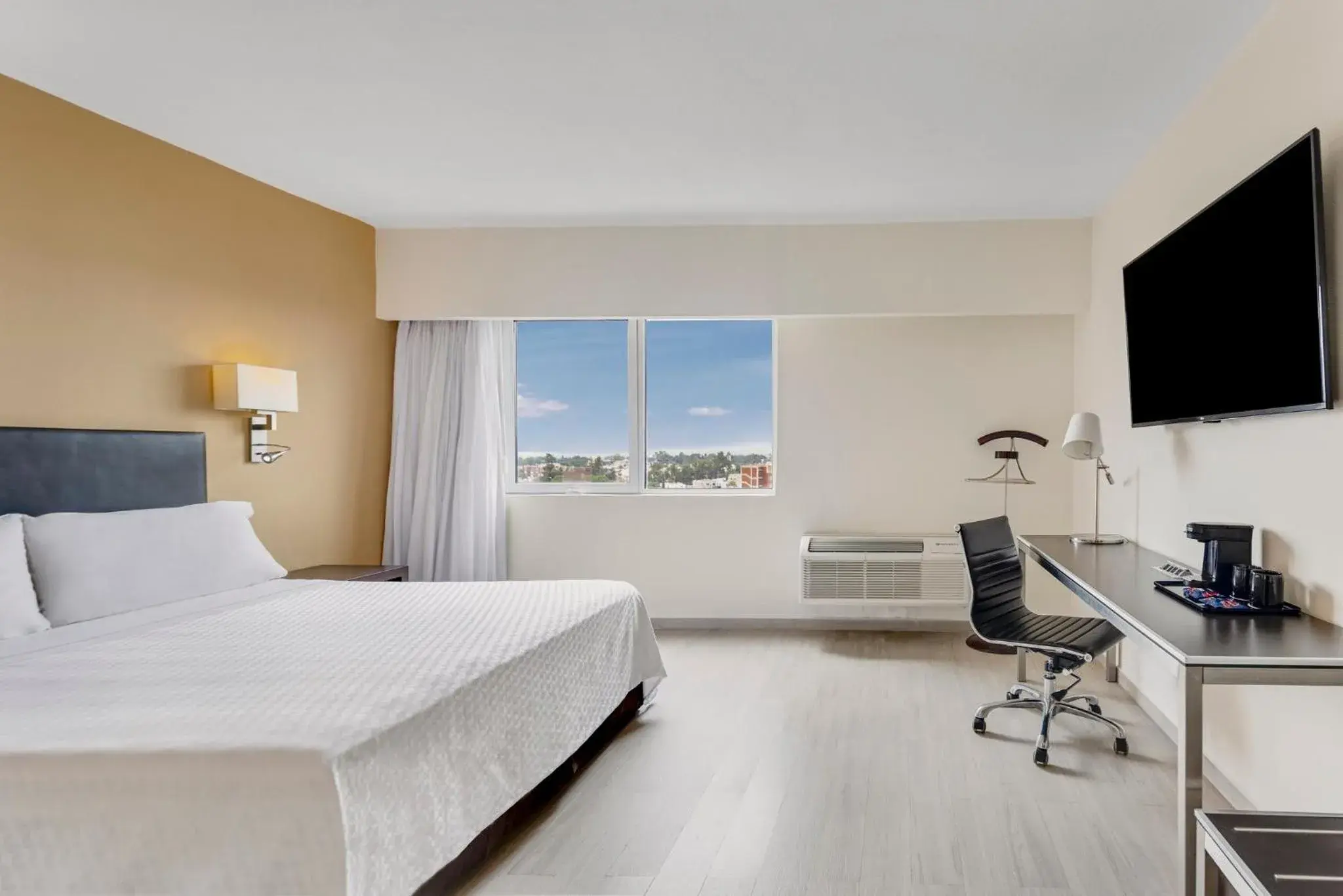 Bedroom, Bed in Fiesta Inn Guadalajara Expo Bedroom, Bed in Fiesta Inn Guadalajara Expo