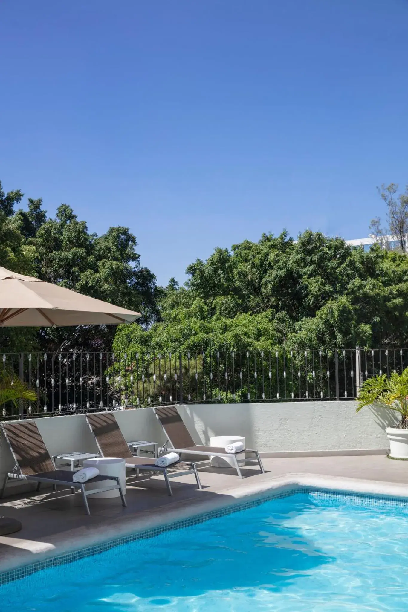 Swimming pool in Fiesta Inn Guadalajara Expo Swimming pool in Fiesta Inn Guadalajara Expo