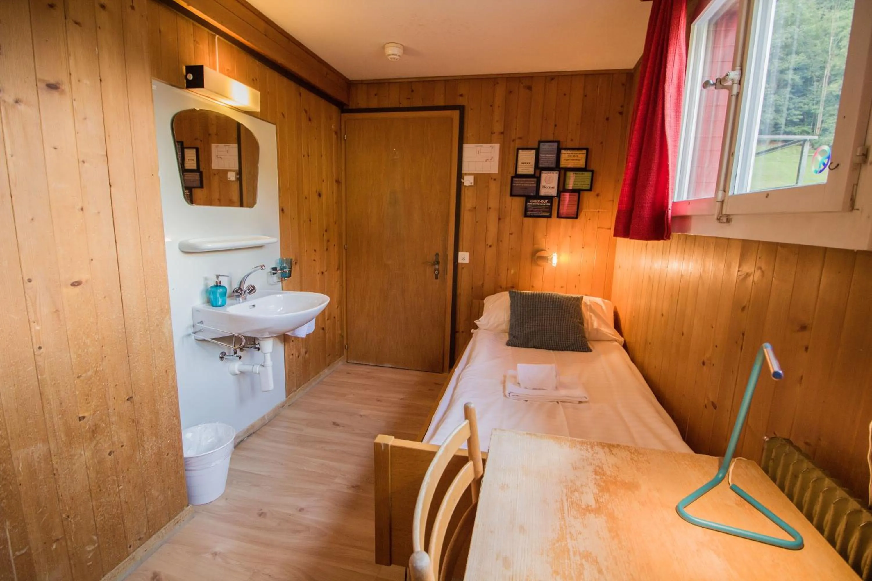 Twin Room with Shared Bathroom - single occupancy in Hotel Hornerpub