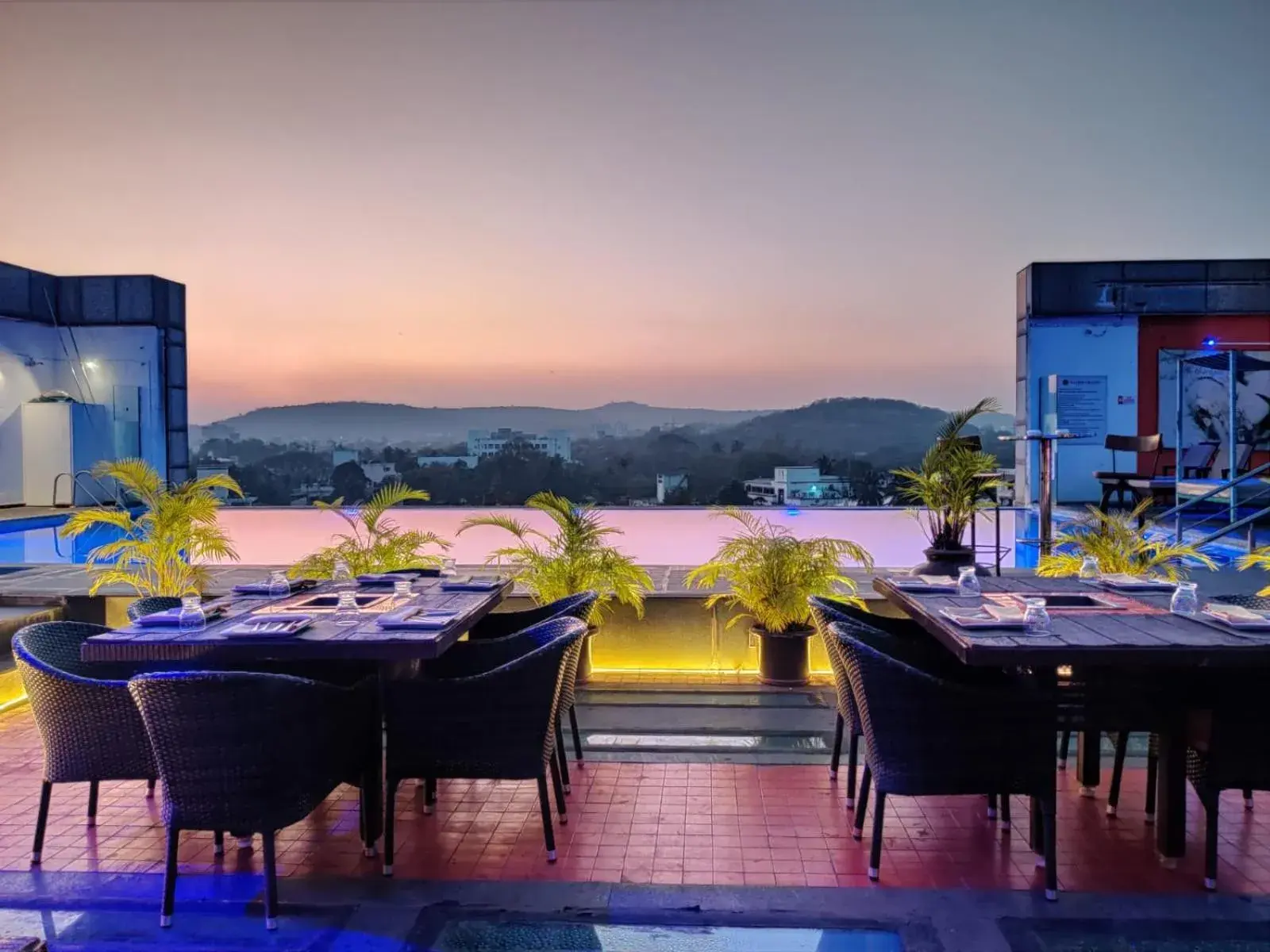 Restaurant/places to eat in Ramee Grand Hotel and Spa, Pune Restaurant/places to eat in Ramee Grand Hotel and Spa, Pune