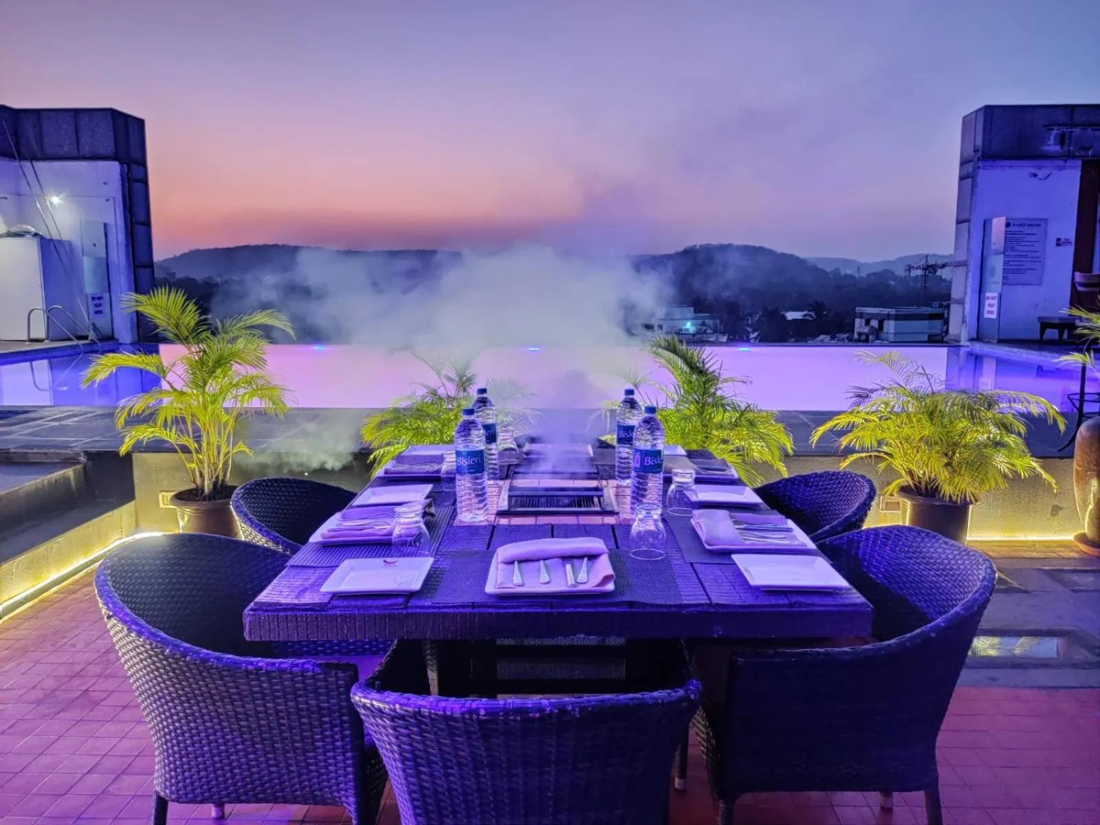 Restaurant/places to eat in Ramee Grand Hotel and Spa, Pune