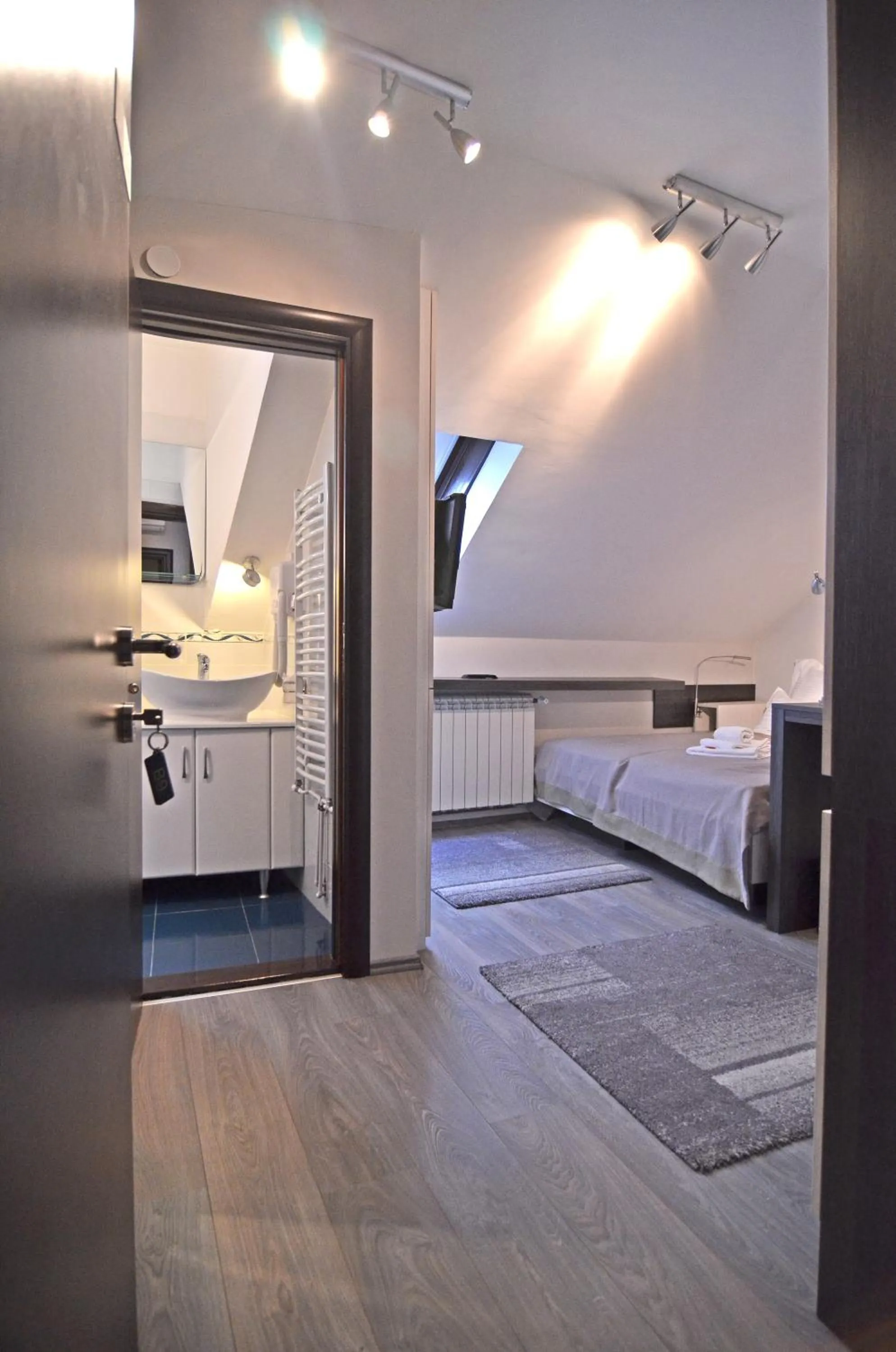 Photo of the whole room, Bed in Garni hotel King