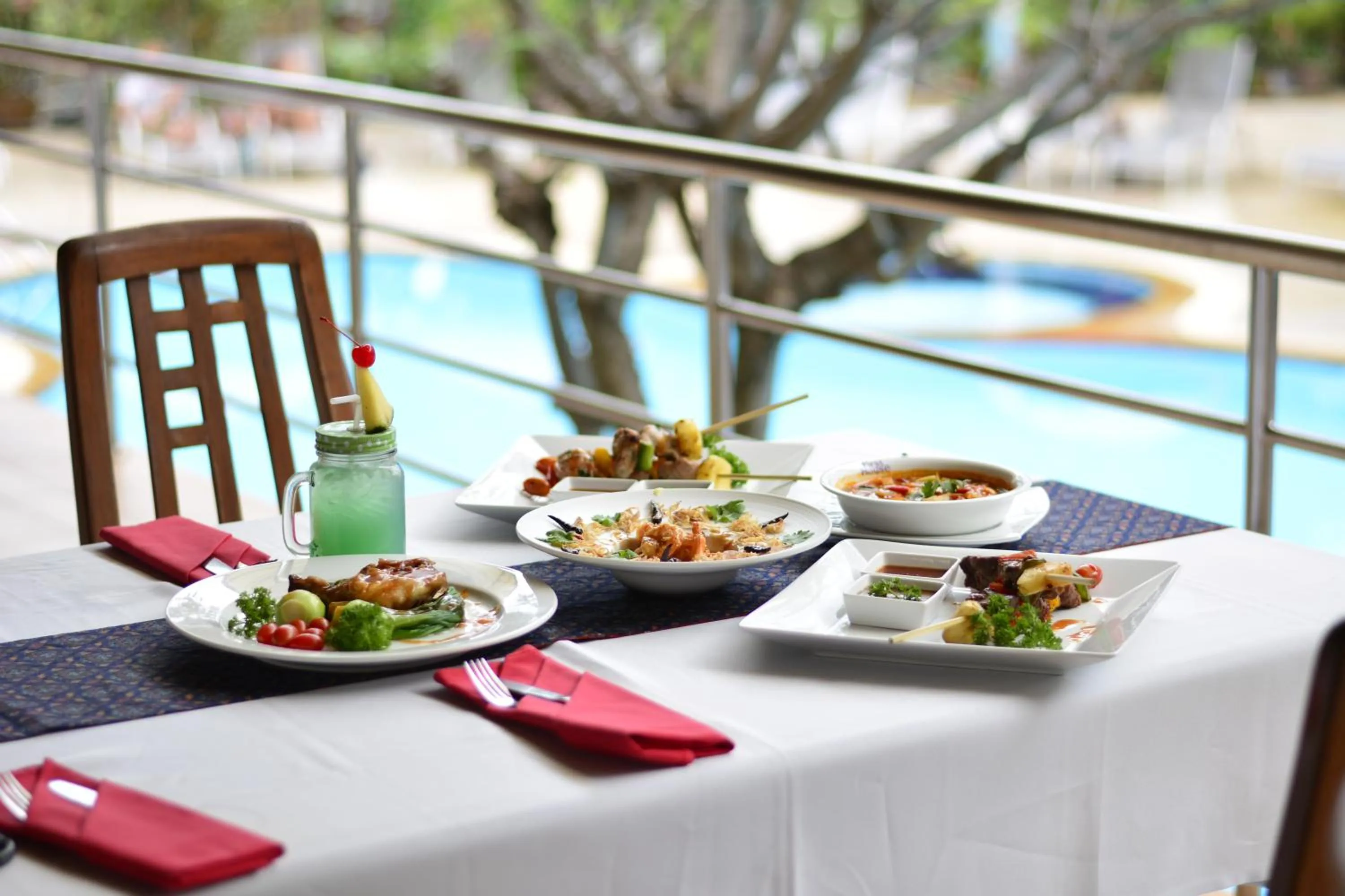 Food and drinks in Samui First House Hotel