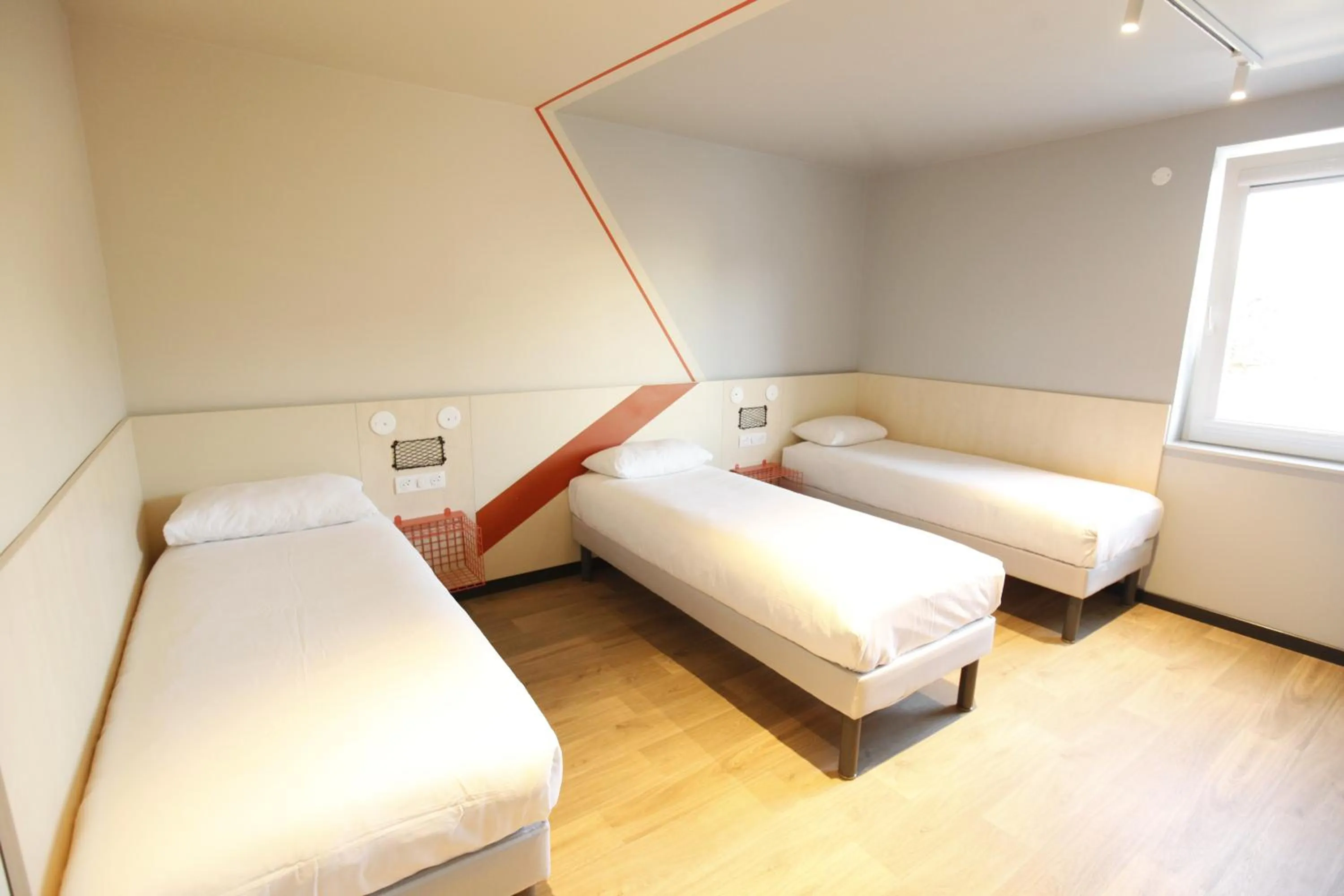 Photo of the whole room, Bed in ibis budget Strasbourg Sud Illkirch