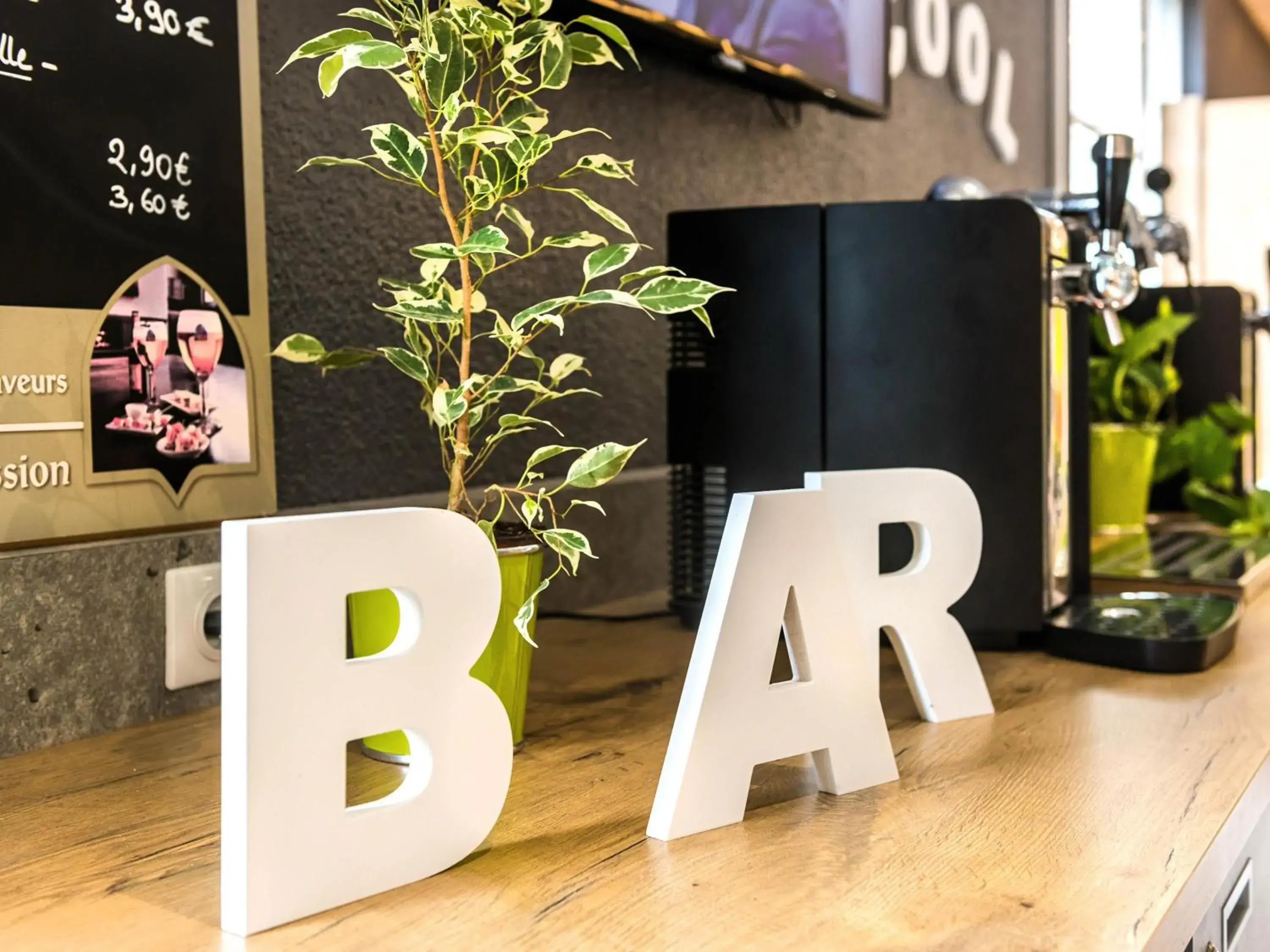 Lounge or bar in ibis budget Strasbourg Sud Illkirch Lounge or bar in ibis budget Strasbourg Sud Illkirch
