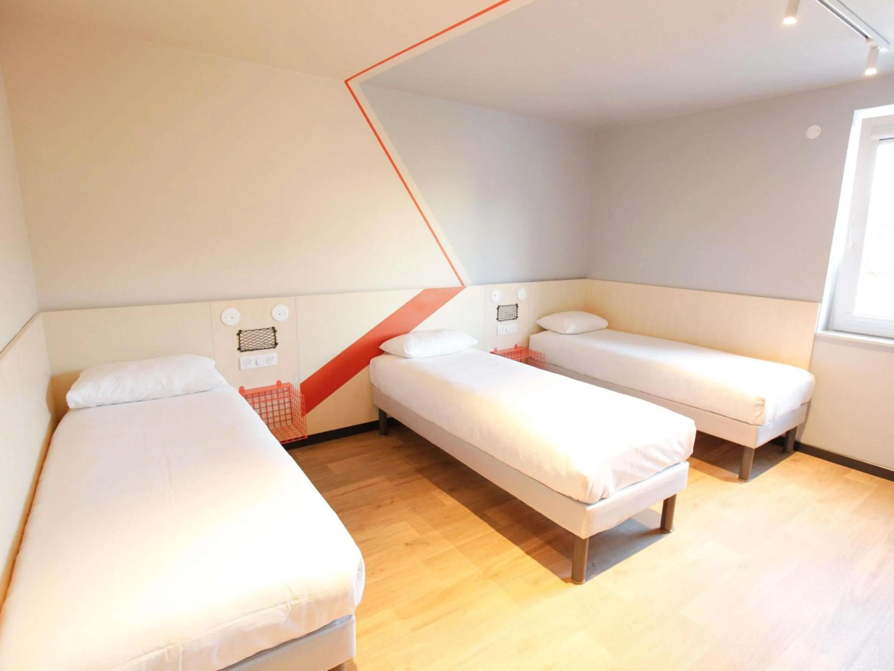 Bedroom, Bed in ibis budget Strasbourg Sud Illkirch