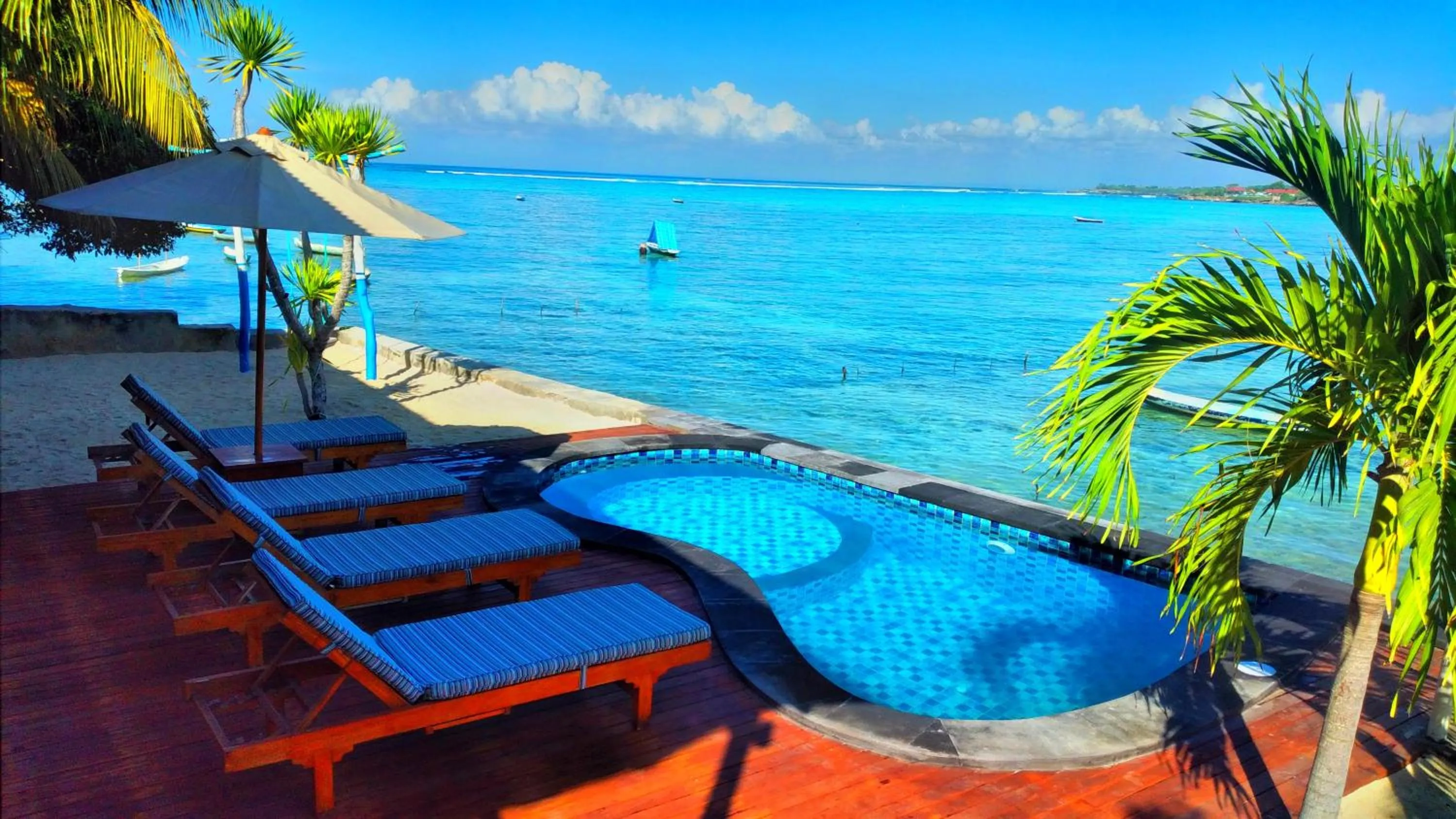 Swimming pool in Double'A beach house