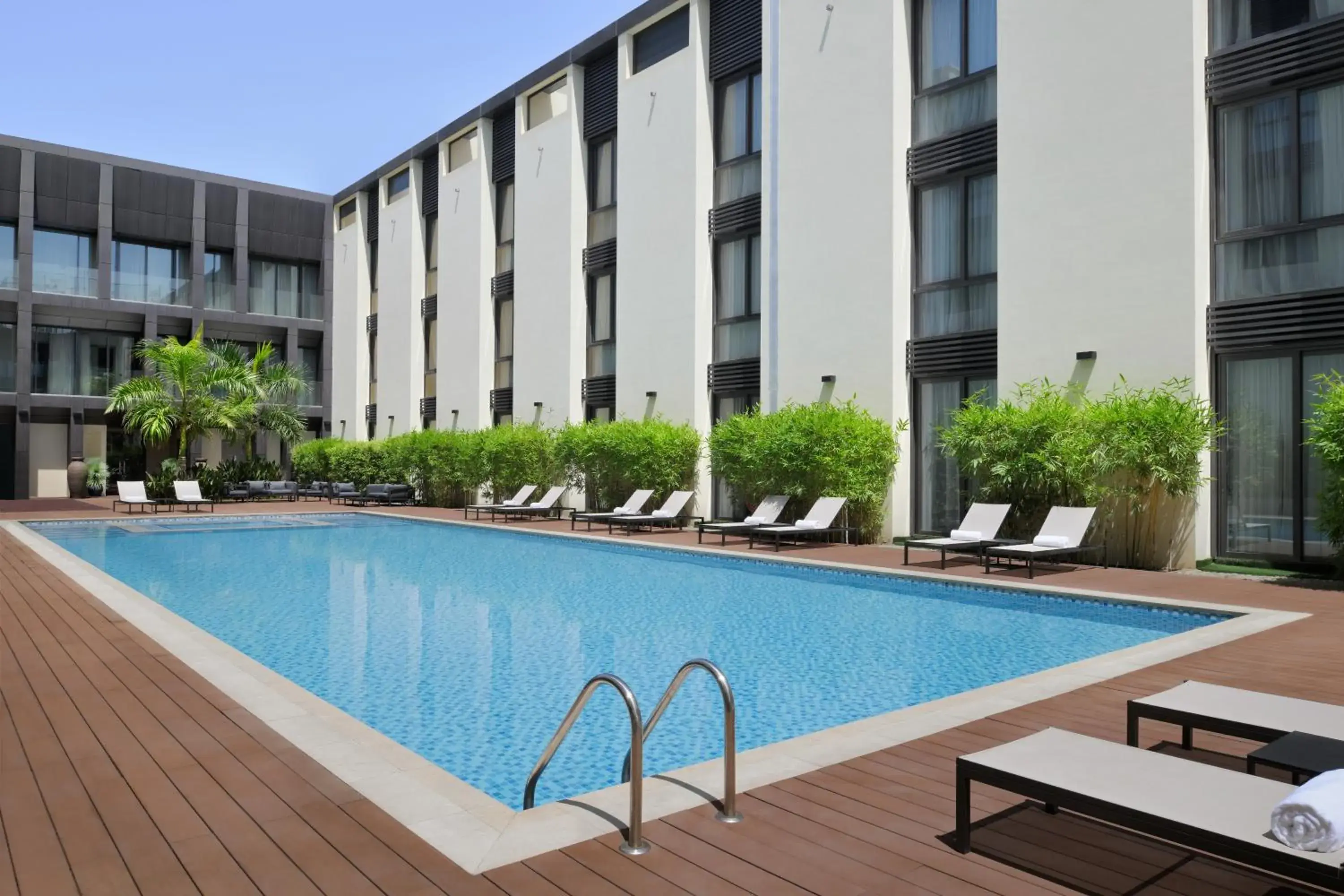 Swimming pool in Mövenpick Hotel Tahlia Jeddah Swimming pool in Mövenpick Hotel Tahlia Jeddah