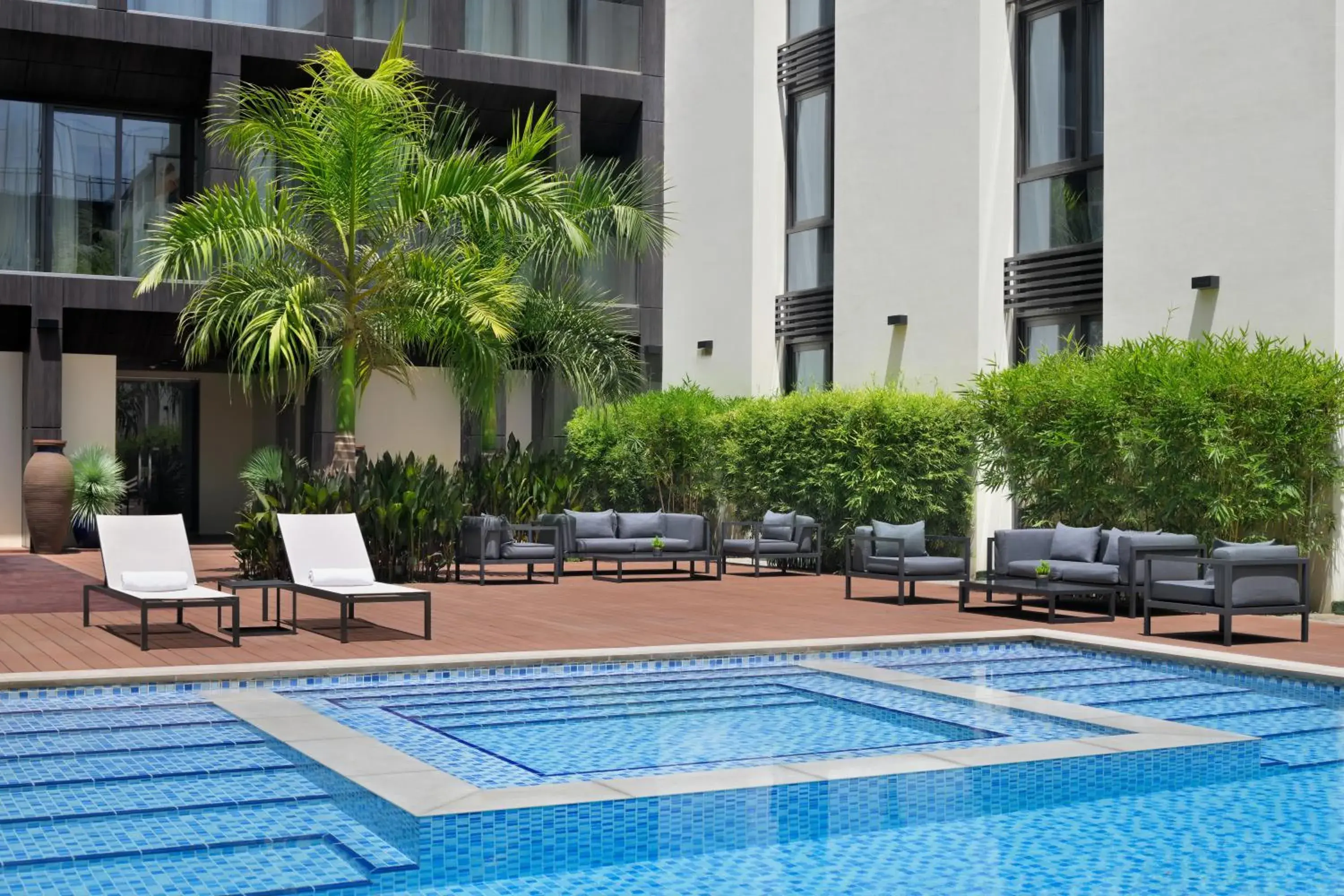 Swimming pool in Mövenpick Hotel Tahlia Jeddah Swimming pool in Mövenpick Hotel Tahlia Jeddah