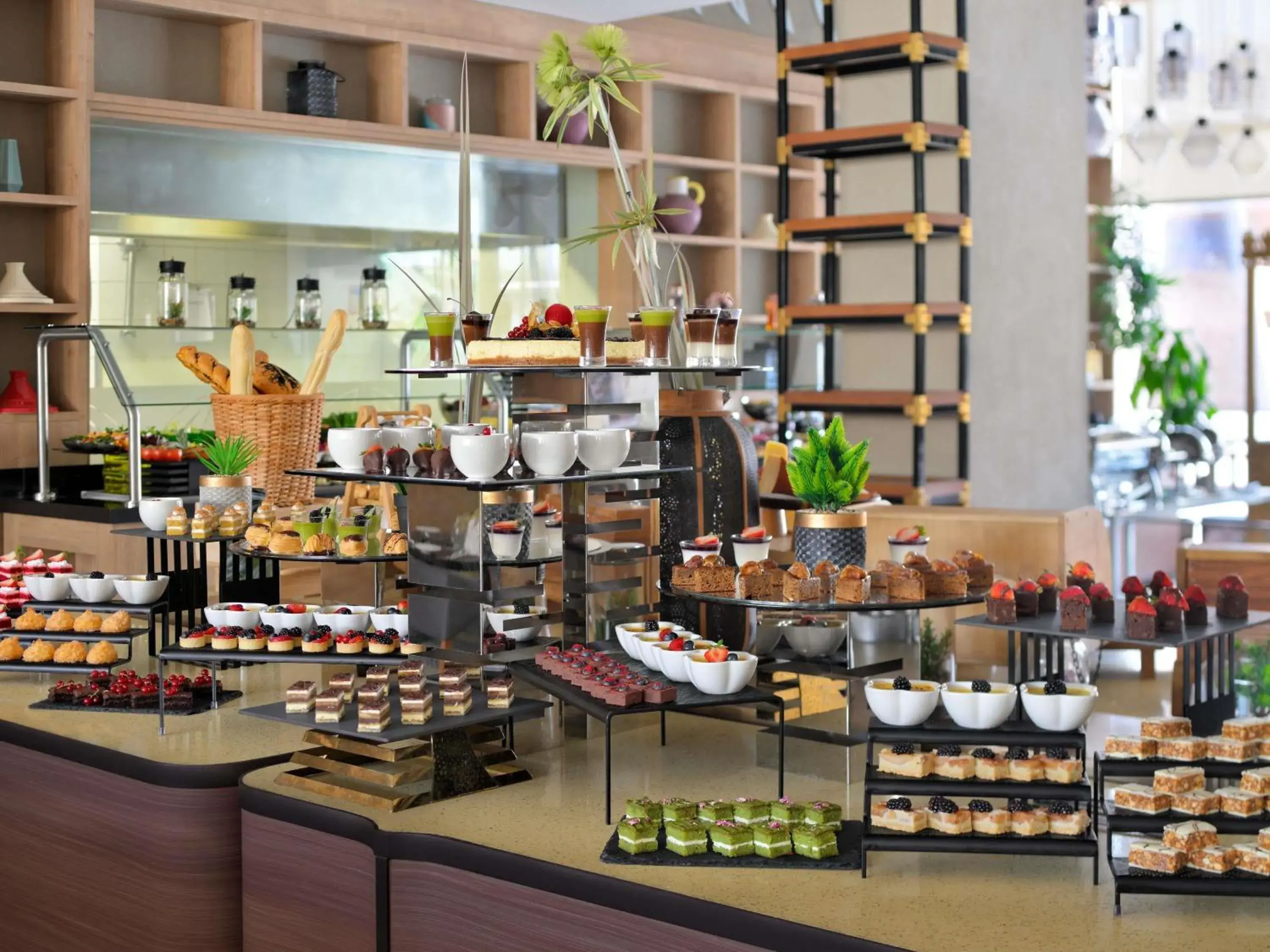 Restaurant/places to eat in Mövenpick Hotel Tahlia Jeddah Restaurant/places to eat in Mövenpick Hotel Tahlia Jeddah