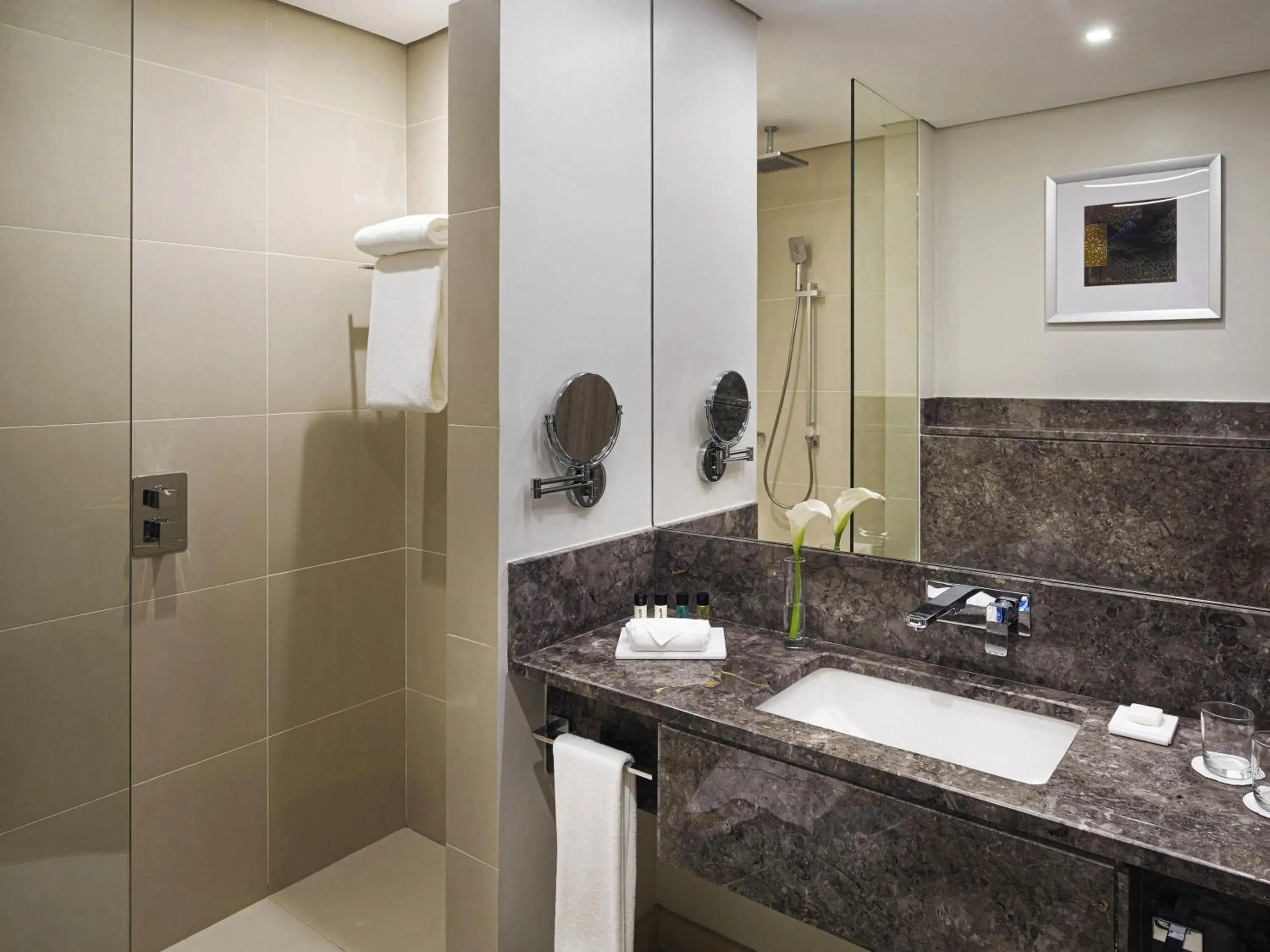 Superior Room with Pool Access in Mövenpick Hotel Tahlia Jeddah Superior Room with Pool Access in Mövenpick Hotel Tahlia Jeddah