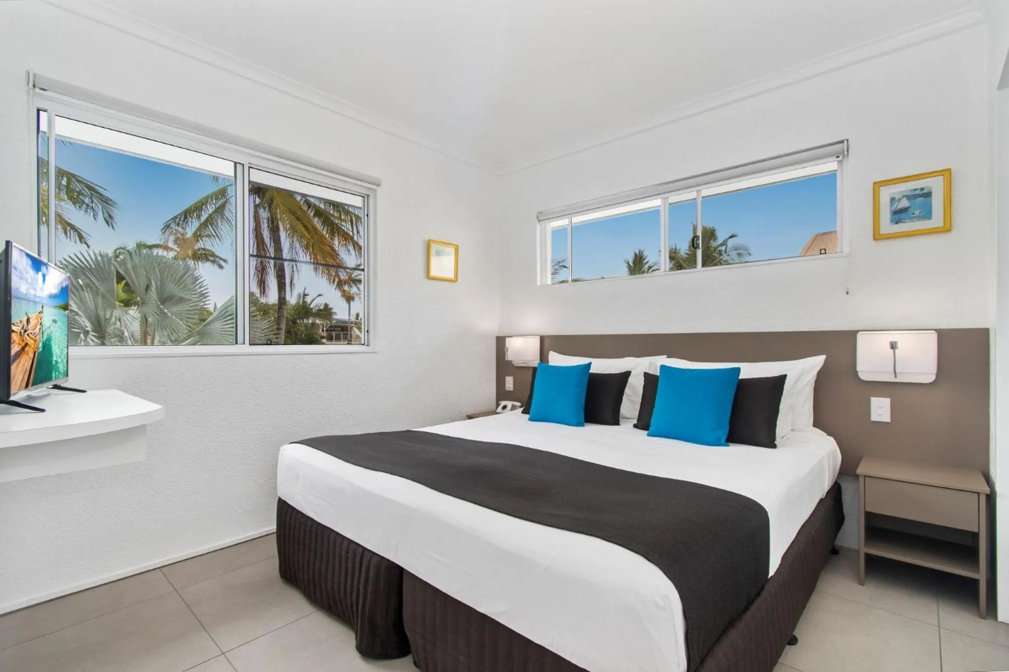 Bedroom, Bed in By The Sea Port Douglas