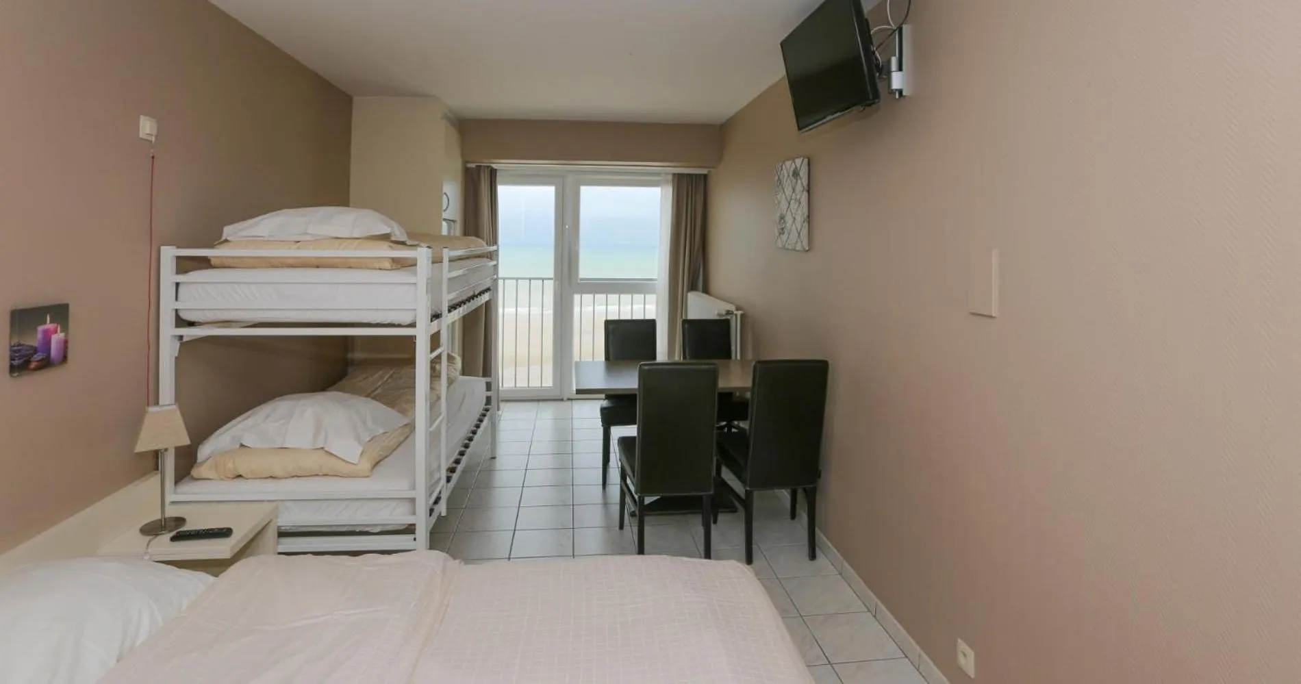 Photo of the whole room, Bed in Hotel De Zeebries