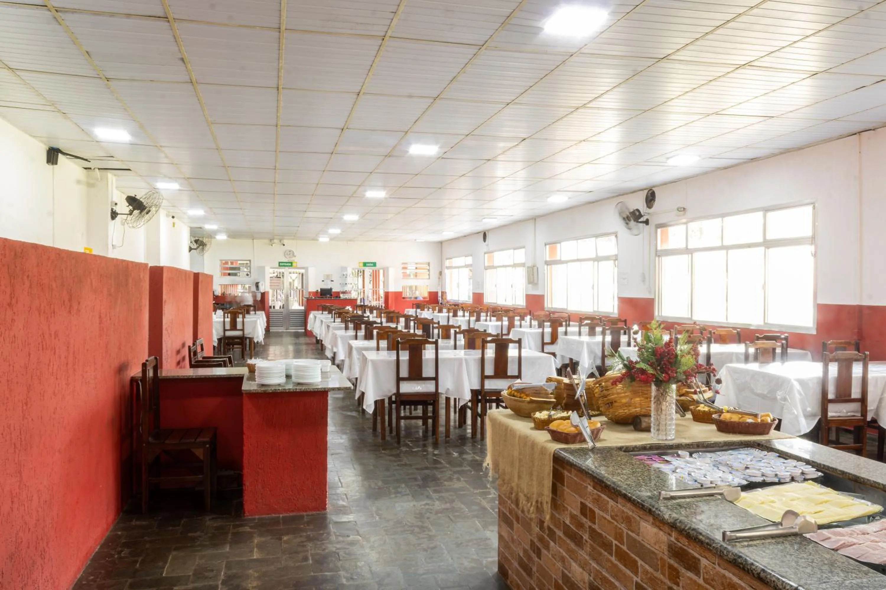 Restaurant/places to eat in Ilha Morena Praia Hotel
