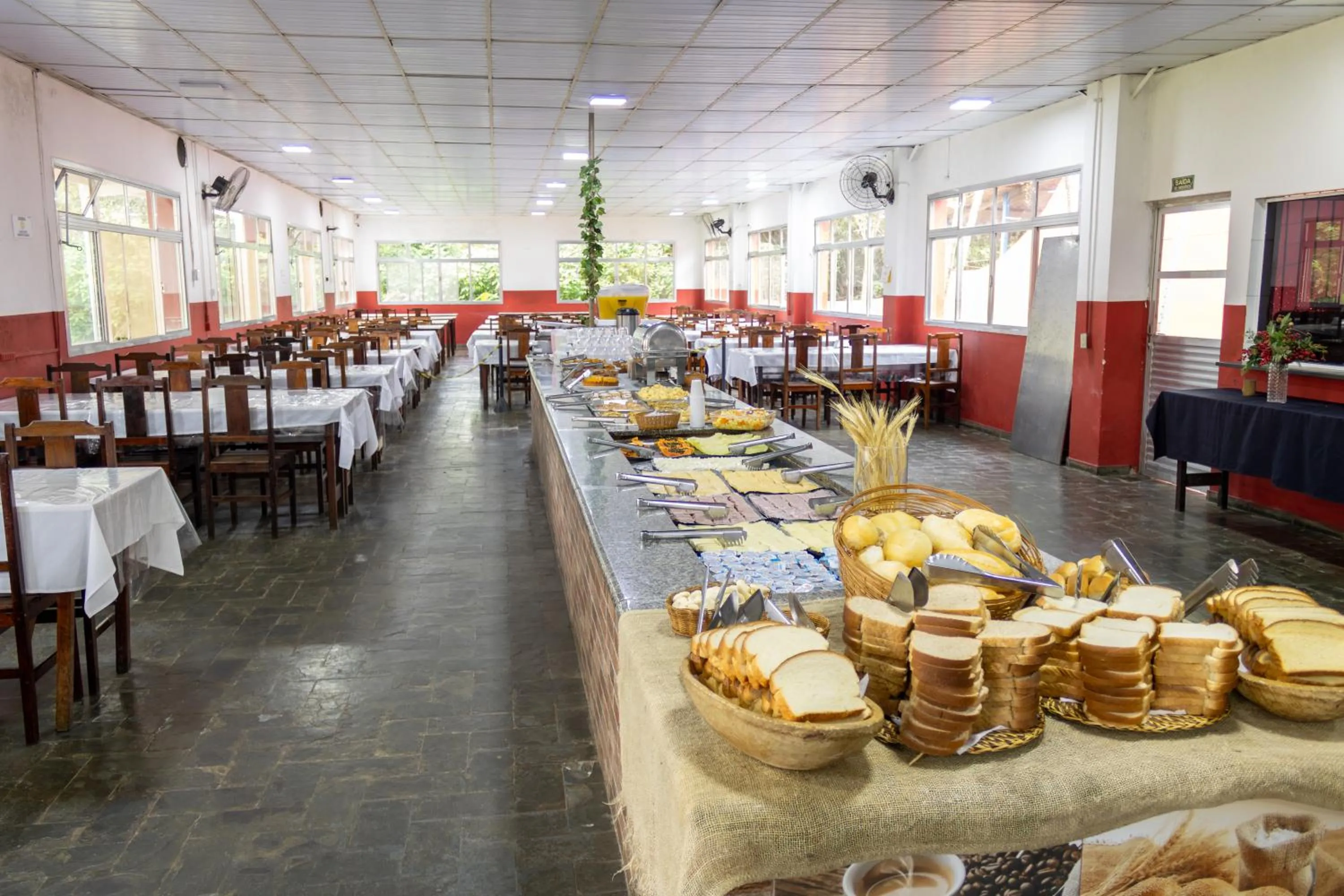 Restaurant/places to eat in Ilha Morena Praia Hotel
