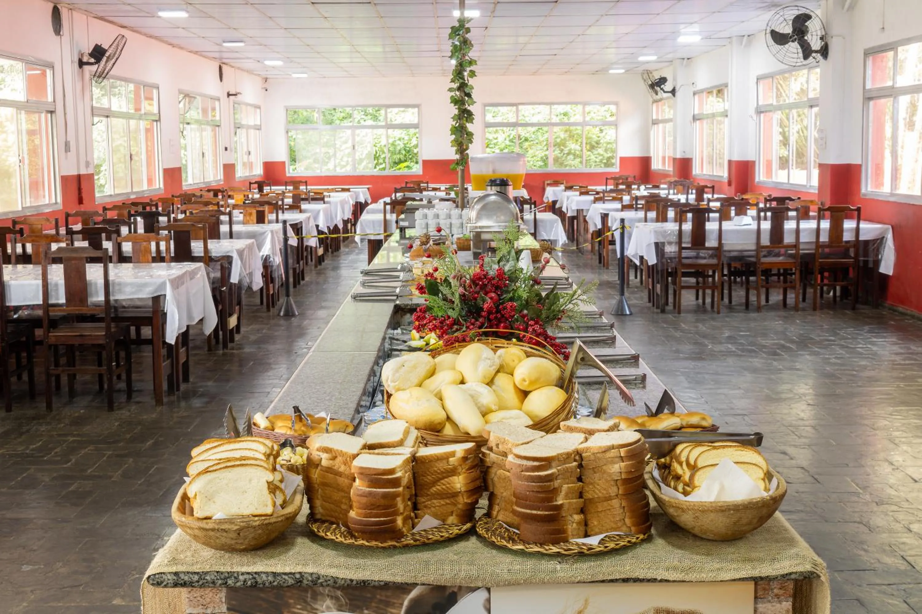 Restaurant/places to eat in Ilha Morena Praia Hotel