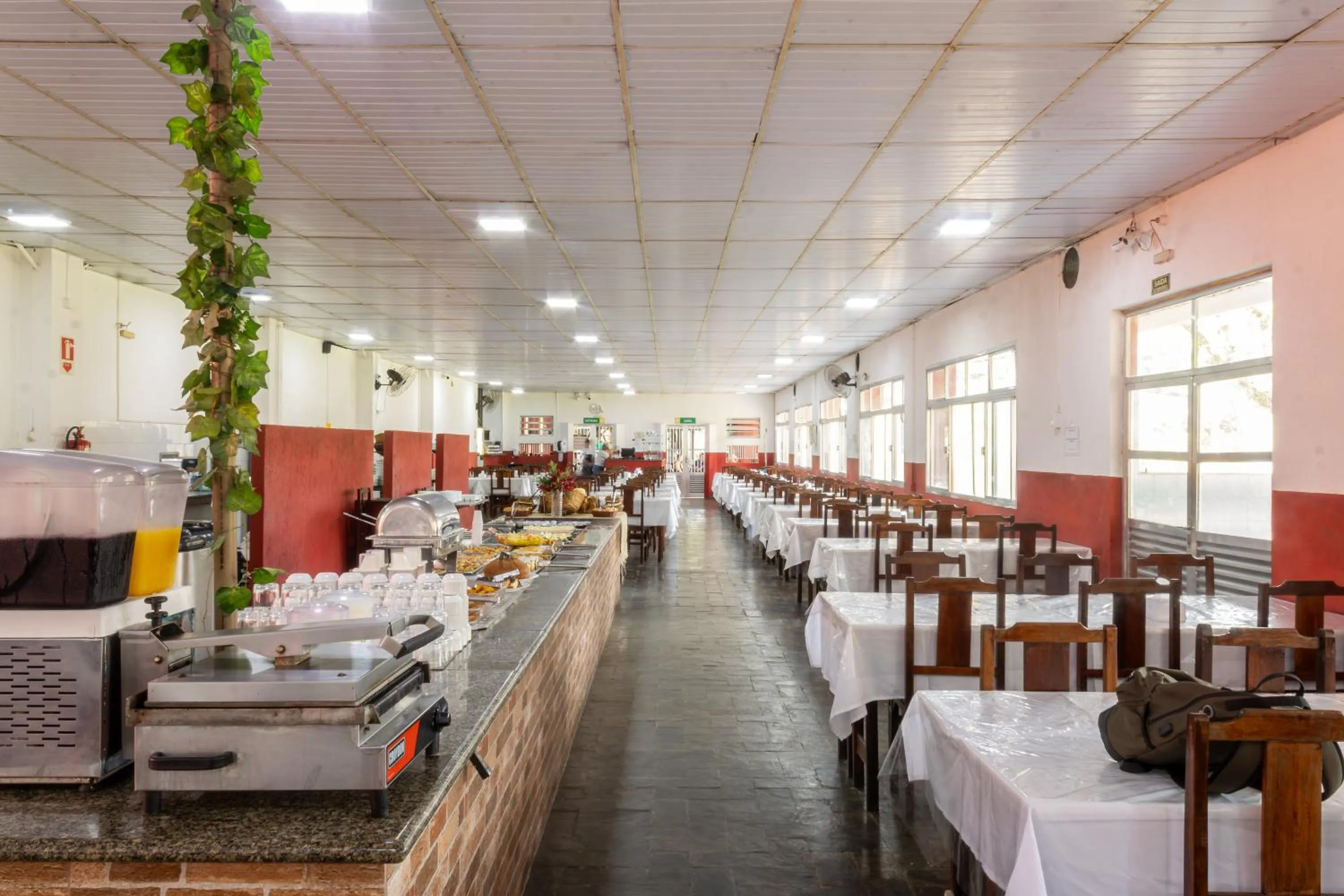 Restaurant/places to eat in Ilha Morena Praia Hotel